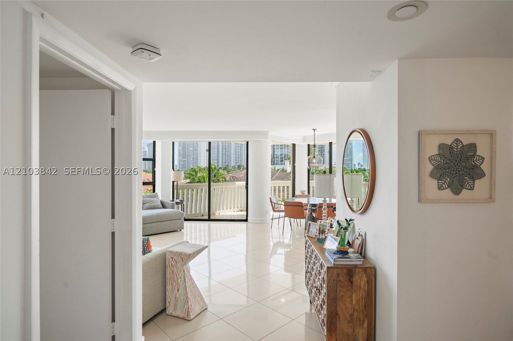 1000 W Island Blvd #504, Aventura FL 33160