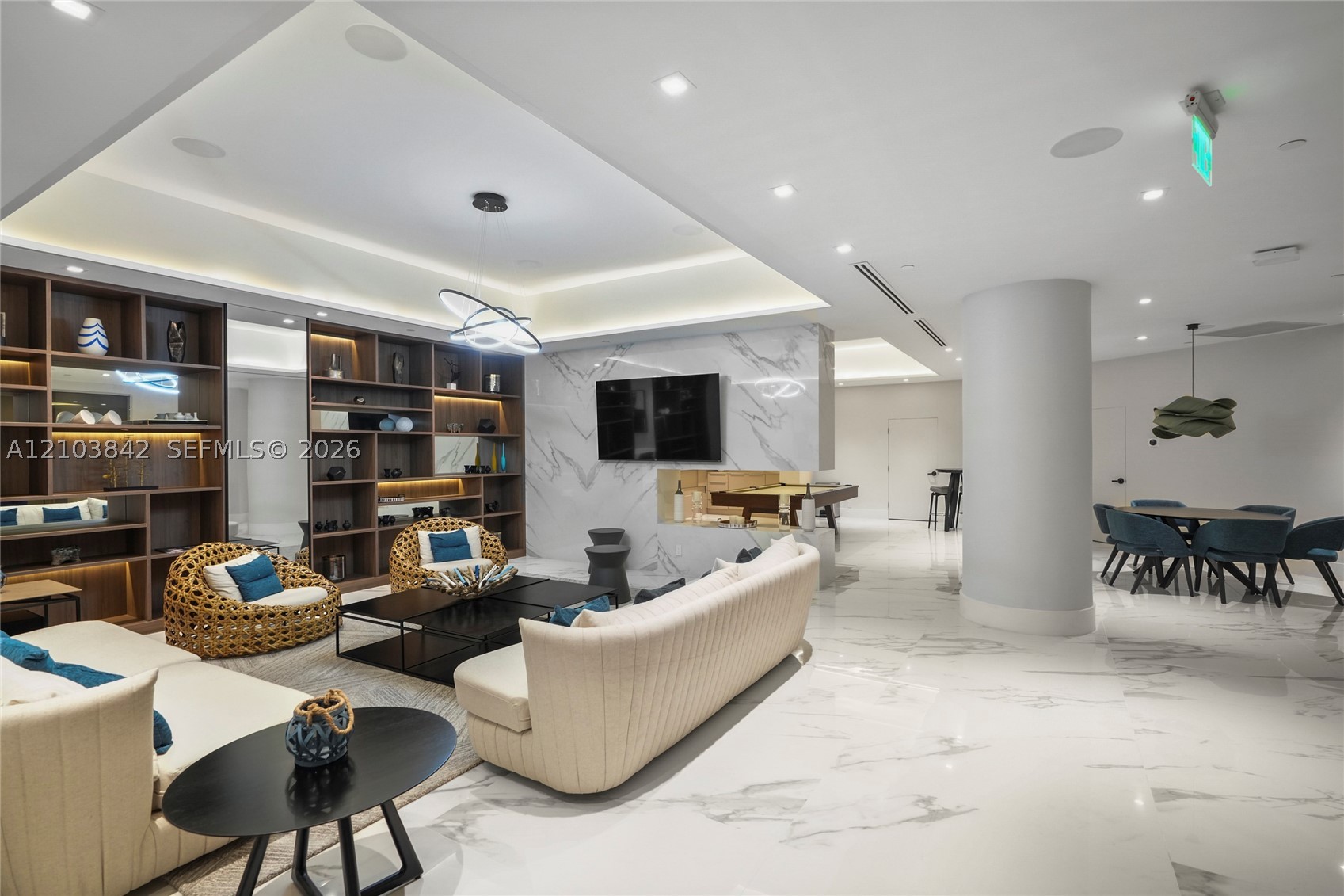 1000 W Island Blvd #504, Aventura FL 33160