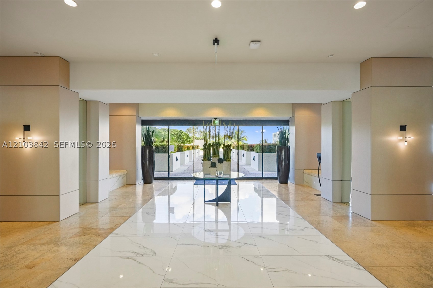 1000 W Island Blvd #504, Aventura FL 33160