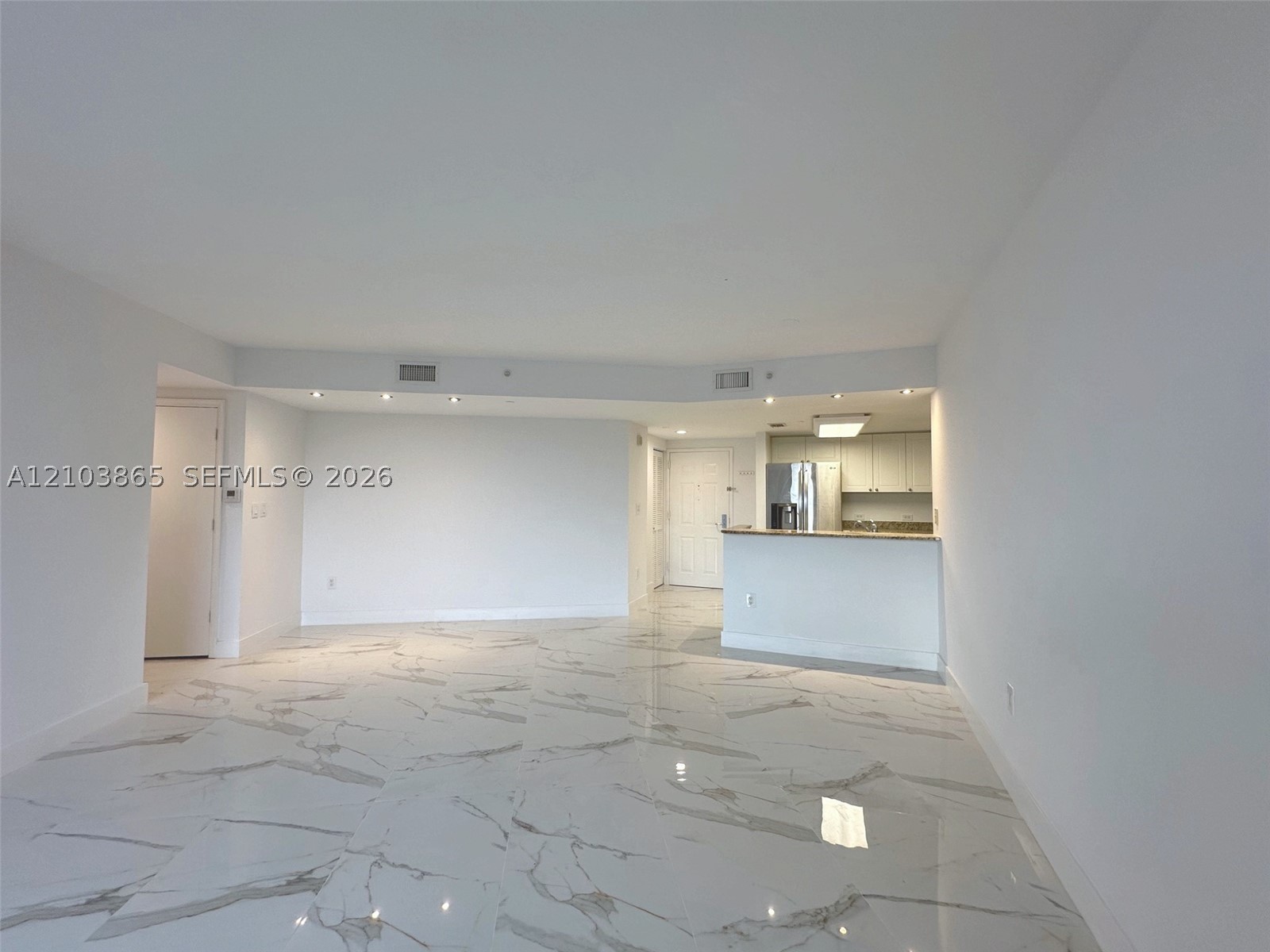 19501 W Country Club Dr #406, Aventura FL 33180