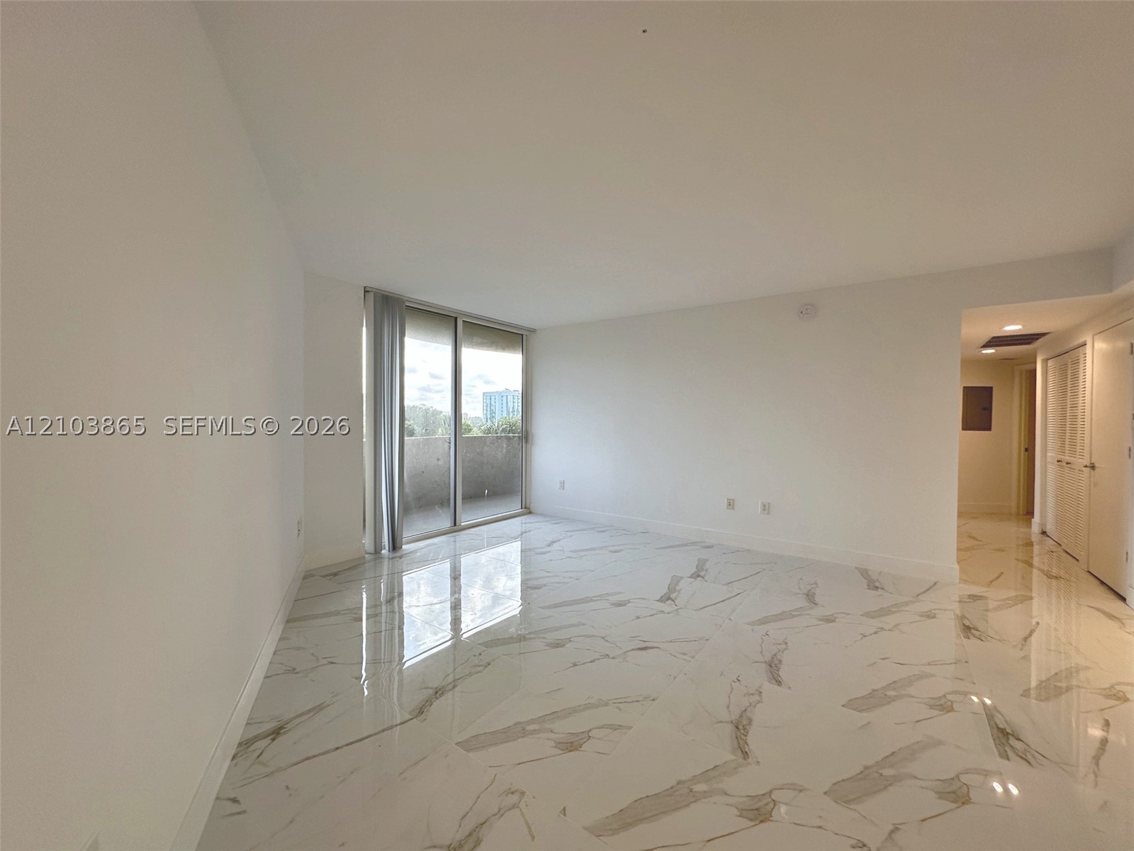 19501 W Country Club Dr #406, Aventura FL 33180