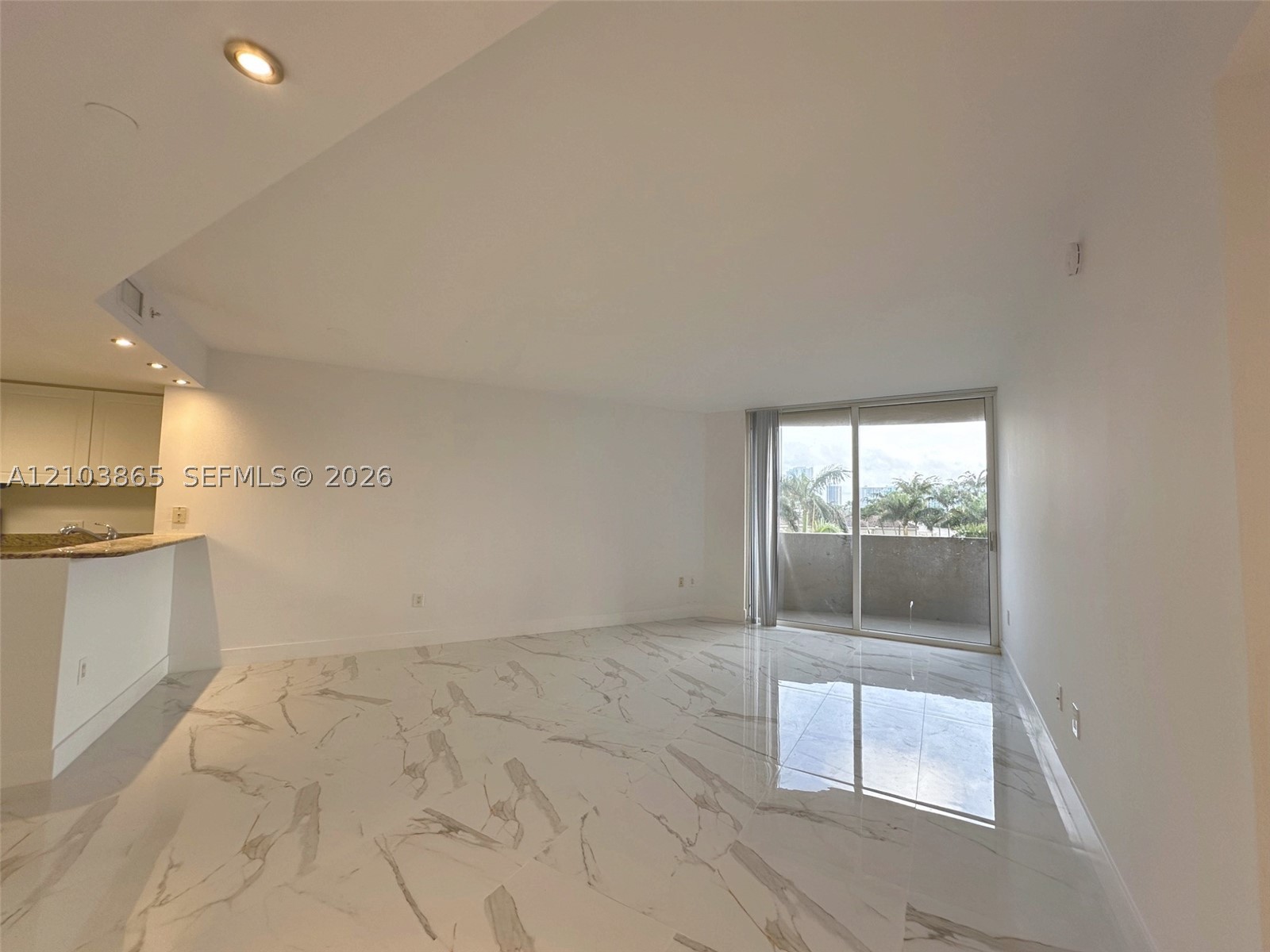 19501 W Country Club Dr #406, Aventura FL 33180