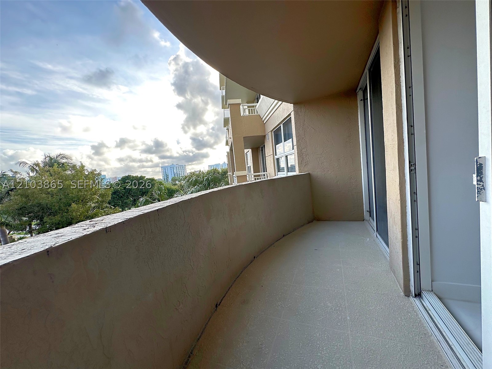19501 W Country Club Dr #406, Aventura FL 33180