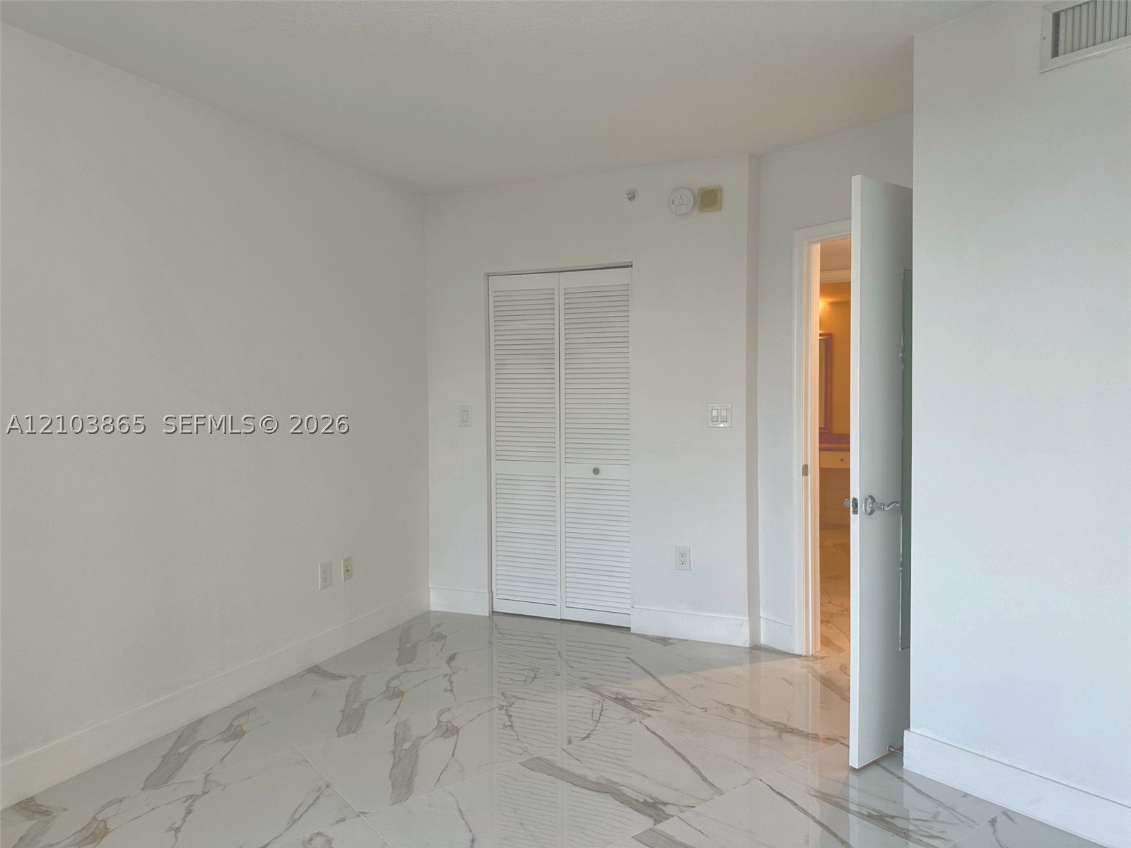 19501 W Country Club Dr #406, Aventura FL 33180