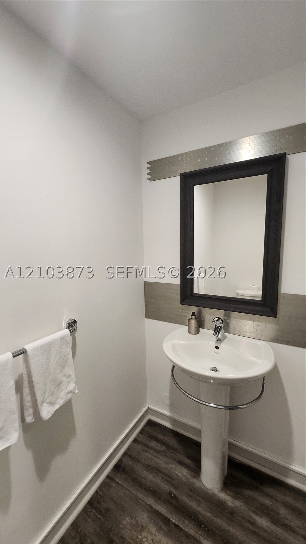 300 S Biscayne Blvd #L-808, Miami FL 33131