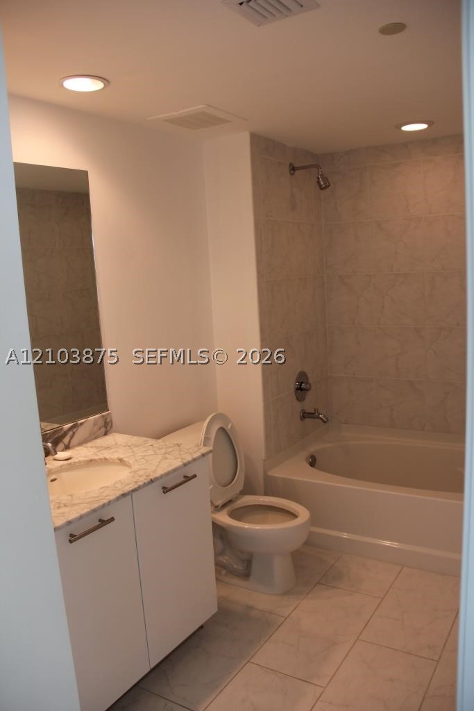 950 Brickell Bay Dr #4008, Miami FL 33131