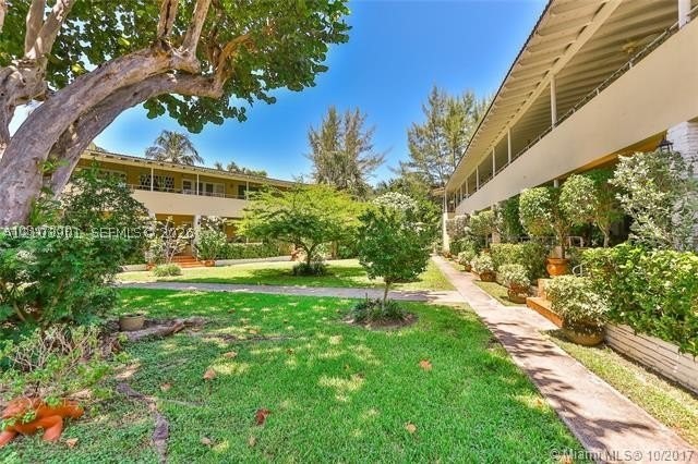 30 Park Dr #12-B, Bal Harbour FL 33154