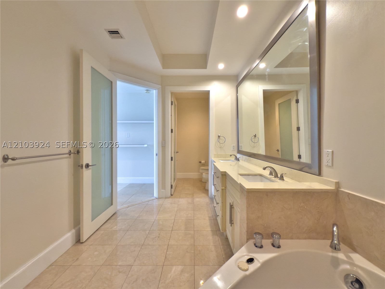848 Brickell Key Dr #306, Miami FL 33131