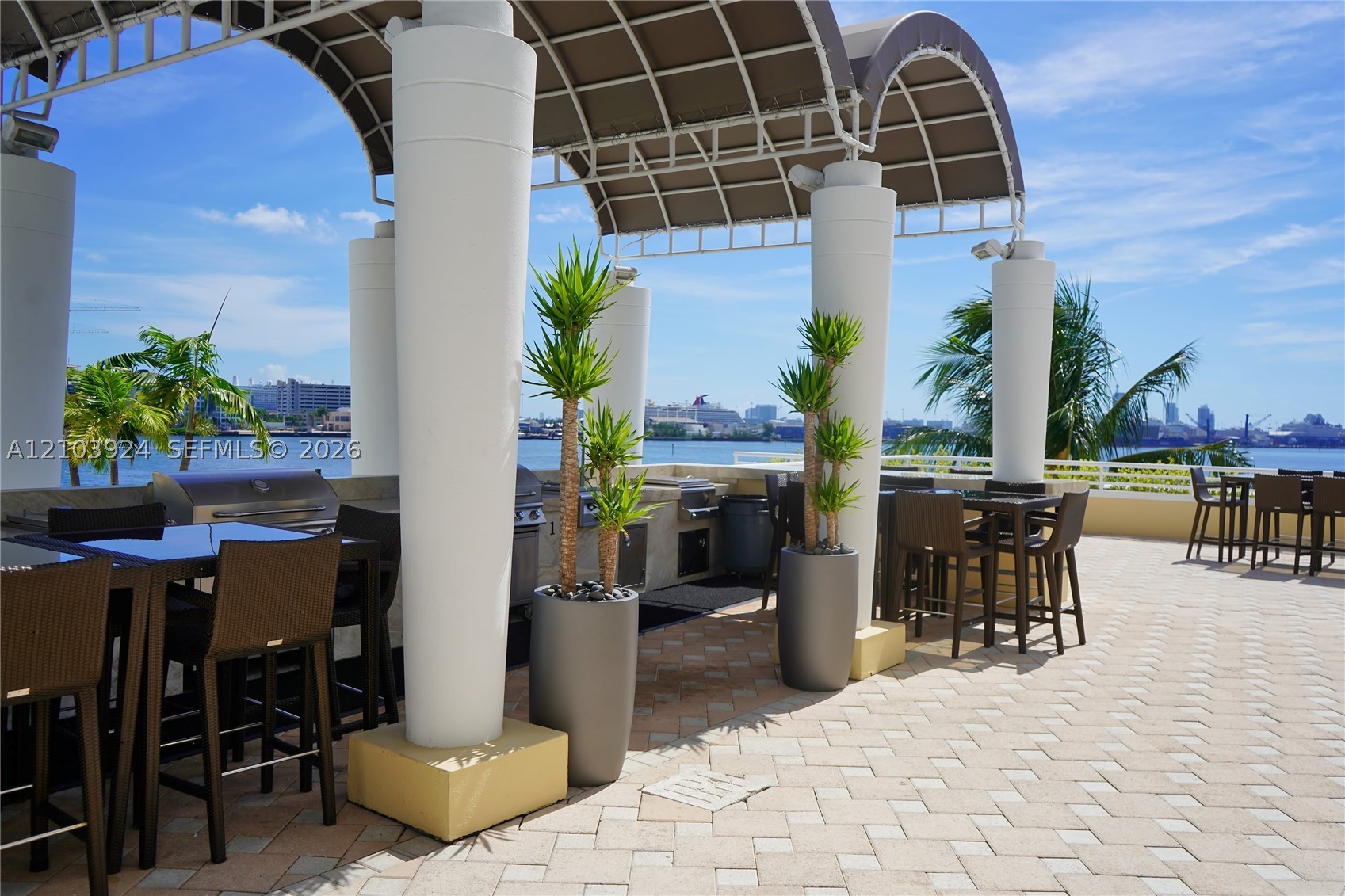 848 Brickell Key Dr #306, Miami FL 33131