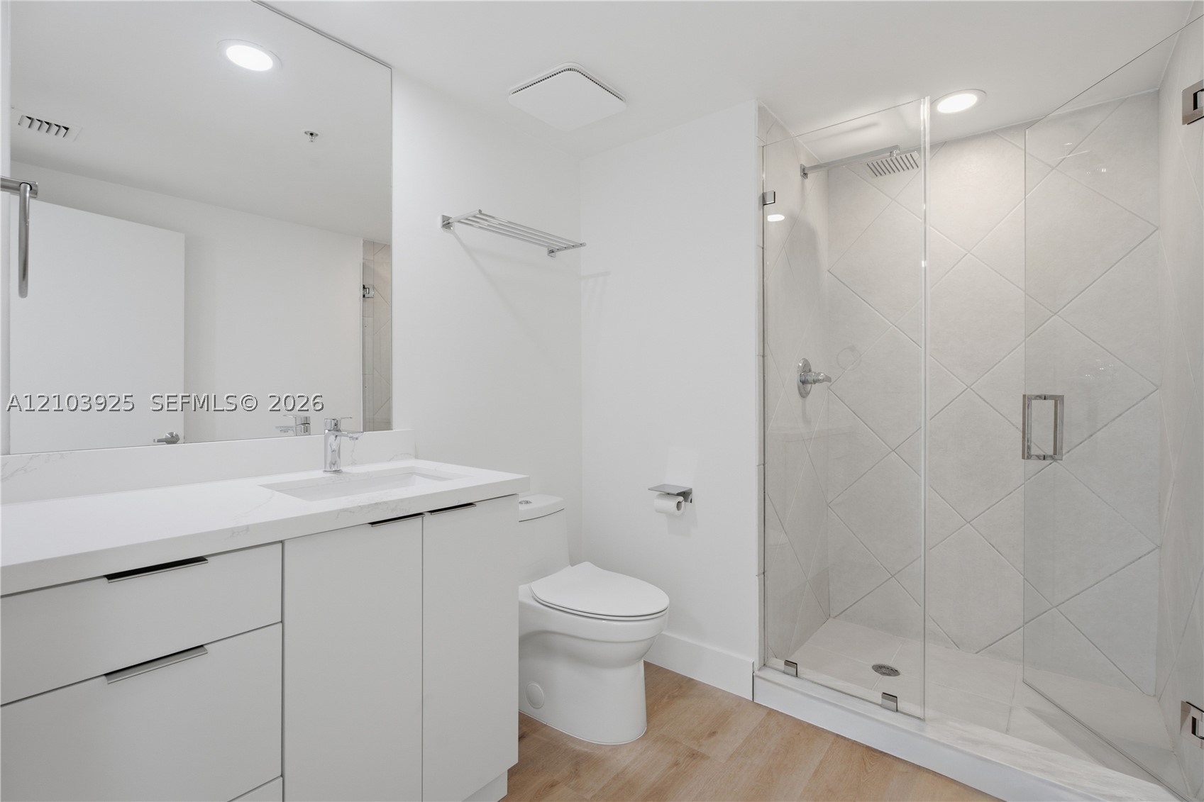 335 S Biscayne Blvd #2512, Miami FL 33131