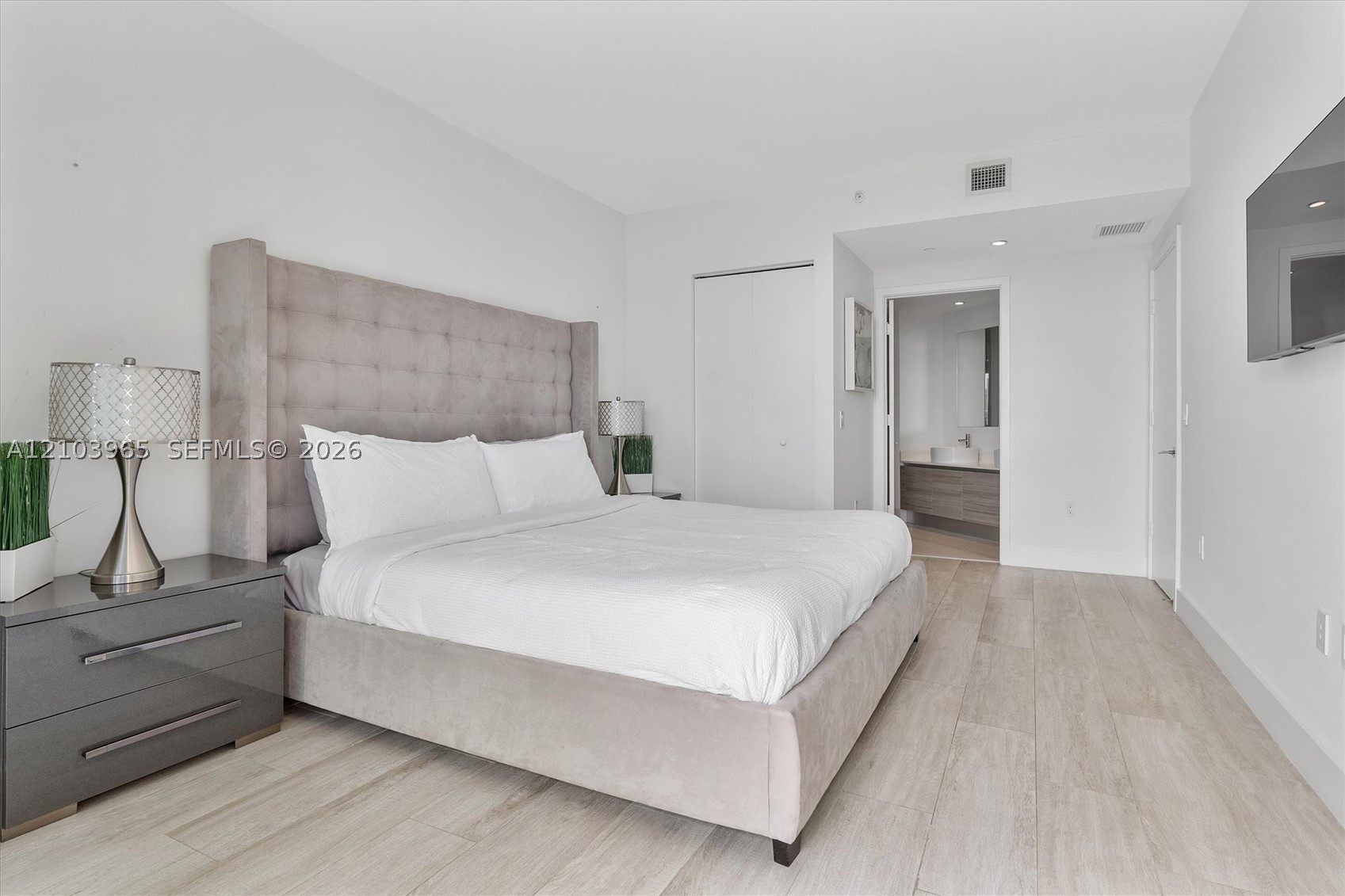 121 NE 34th St #2904, Miami FL 33137