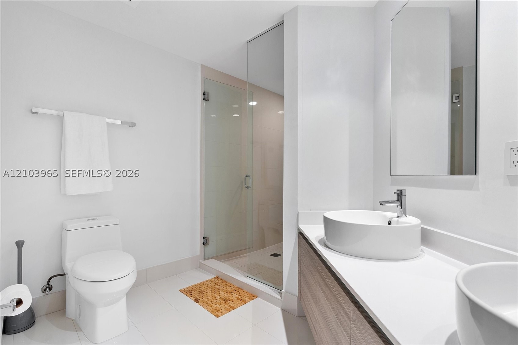 121 NE 34th St #2904, Miami FL 33137