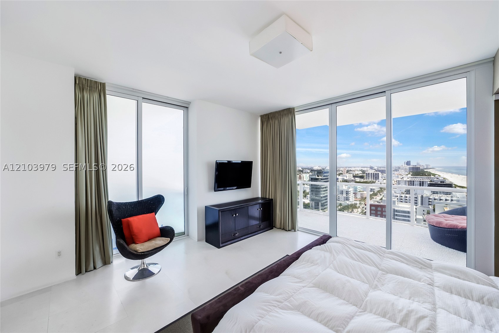 50 S Pointe Dr #2205, Miami Beach FL 33139