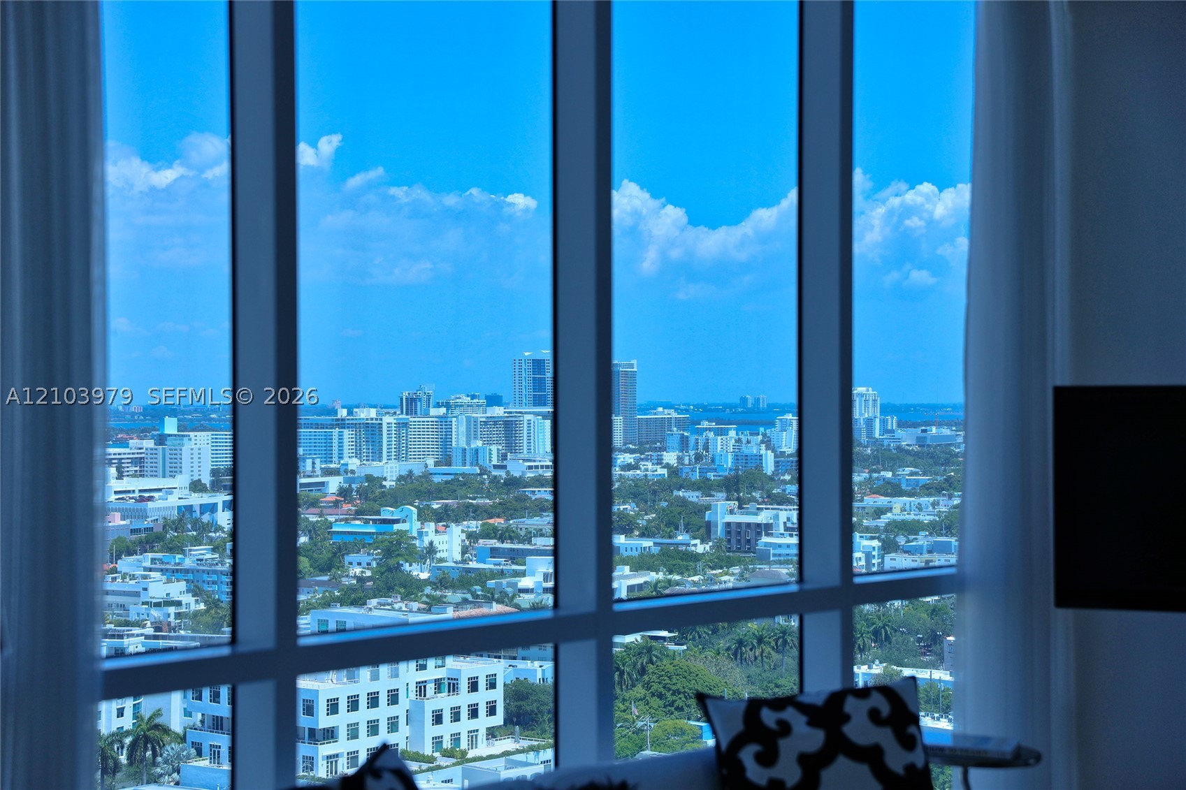 50 S Pointe Dr #2205, Miami Beach FL 33139