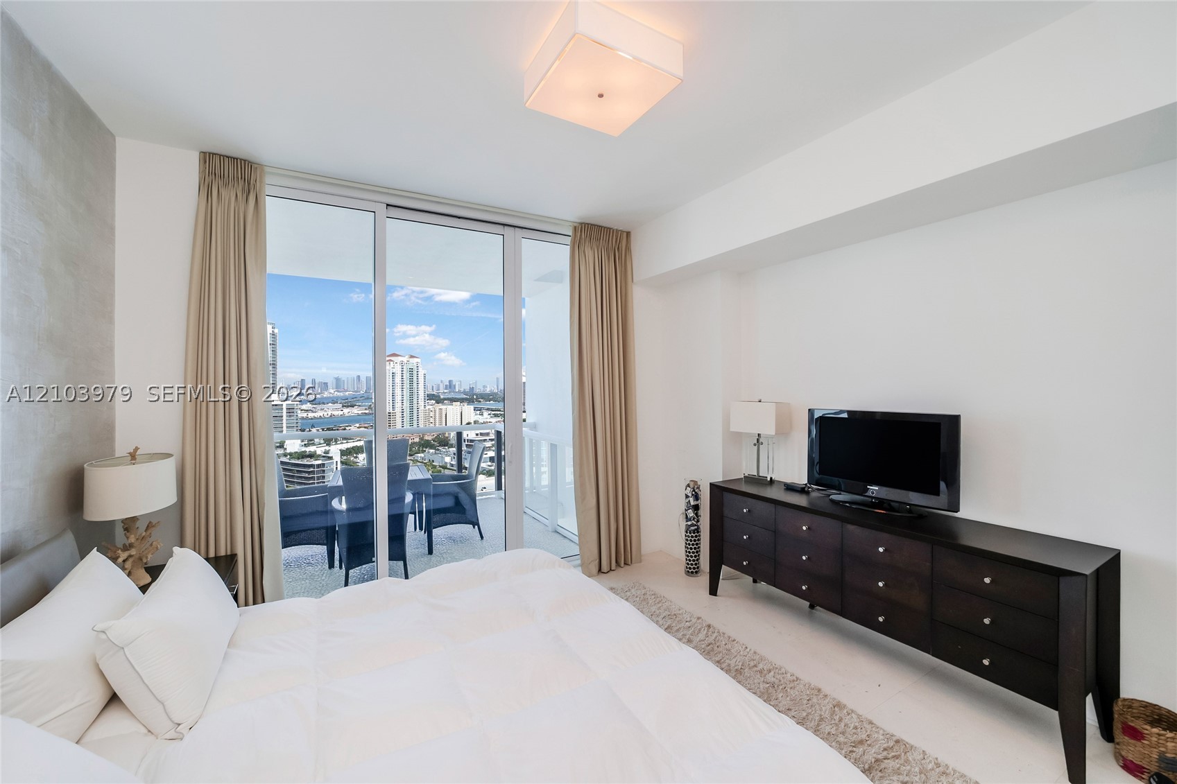 50 S Pointe Dr #2205, Miami Beach FL 33139