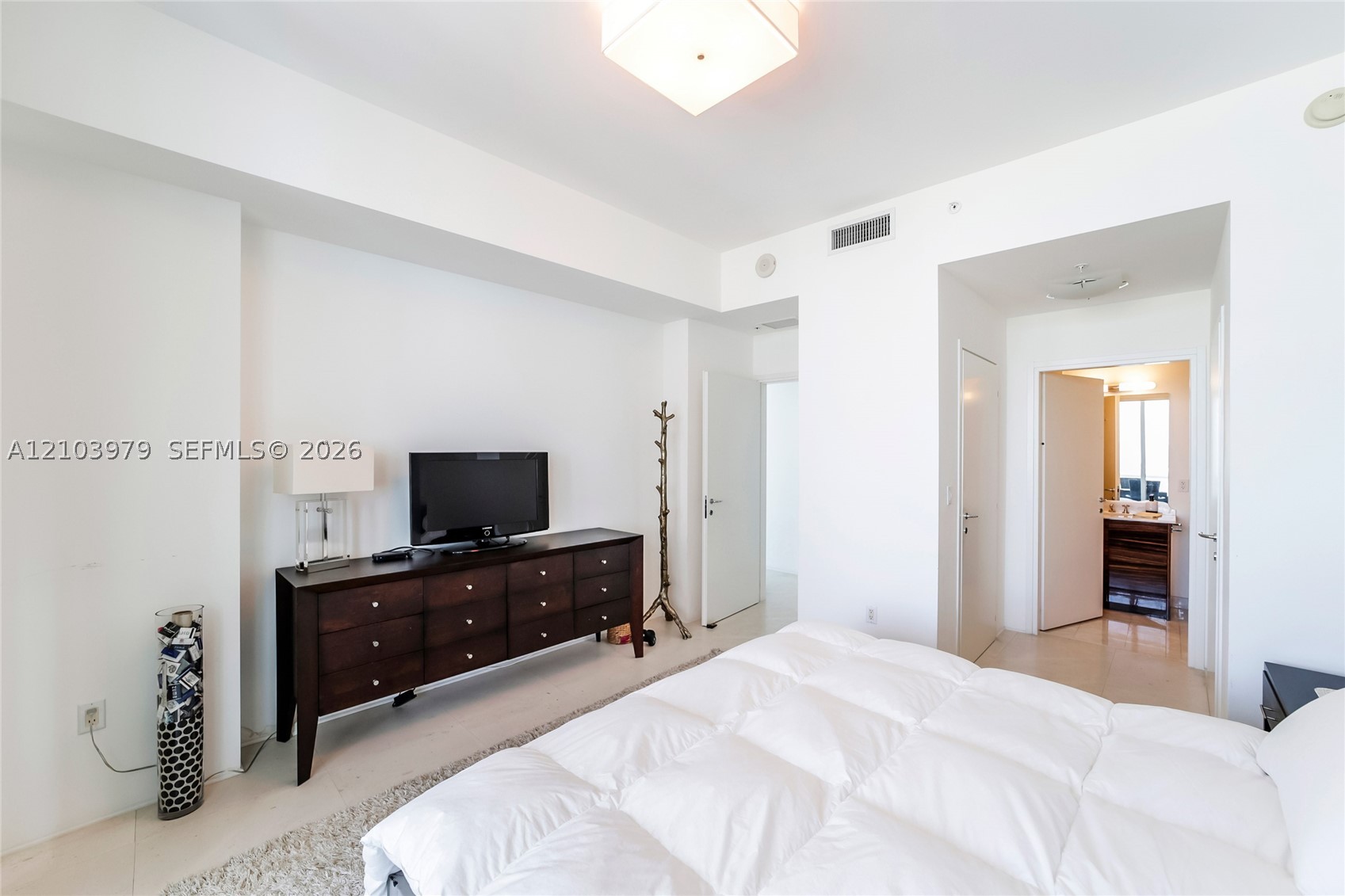 50 S Pointe Dr #2205, Miami Beach FL 33139