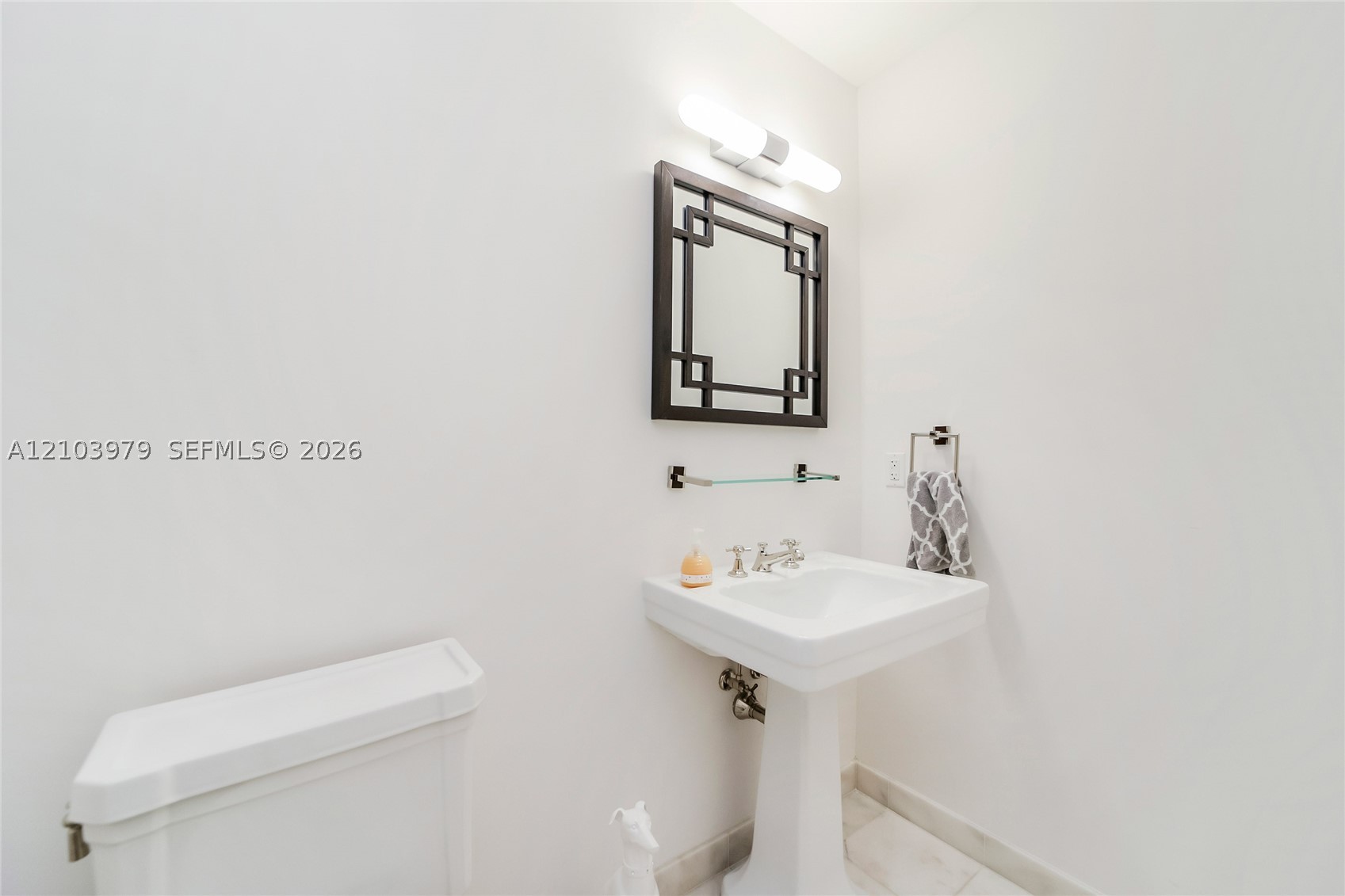 50 S Pointe Dr #2205, Miami Beach FL 33139
