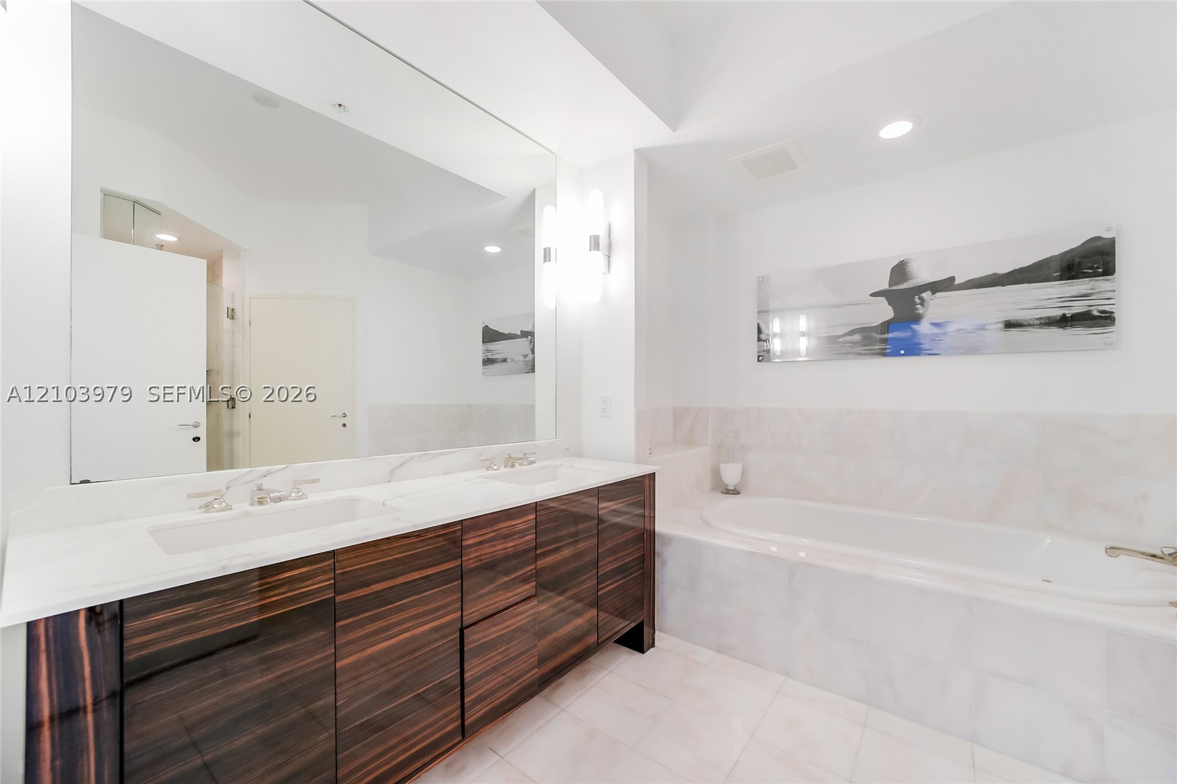50 S Pointe Dr #2205, Miami Beach FL 33139