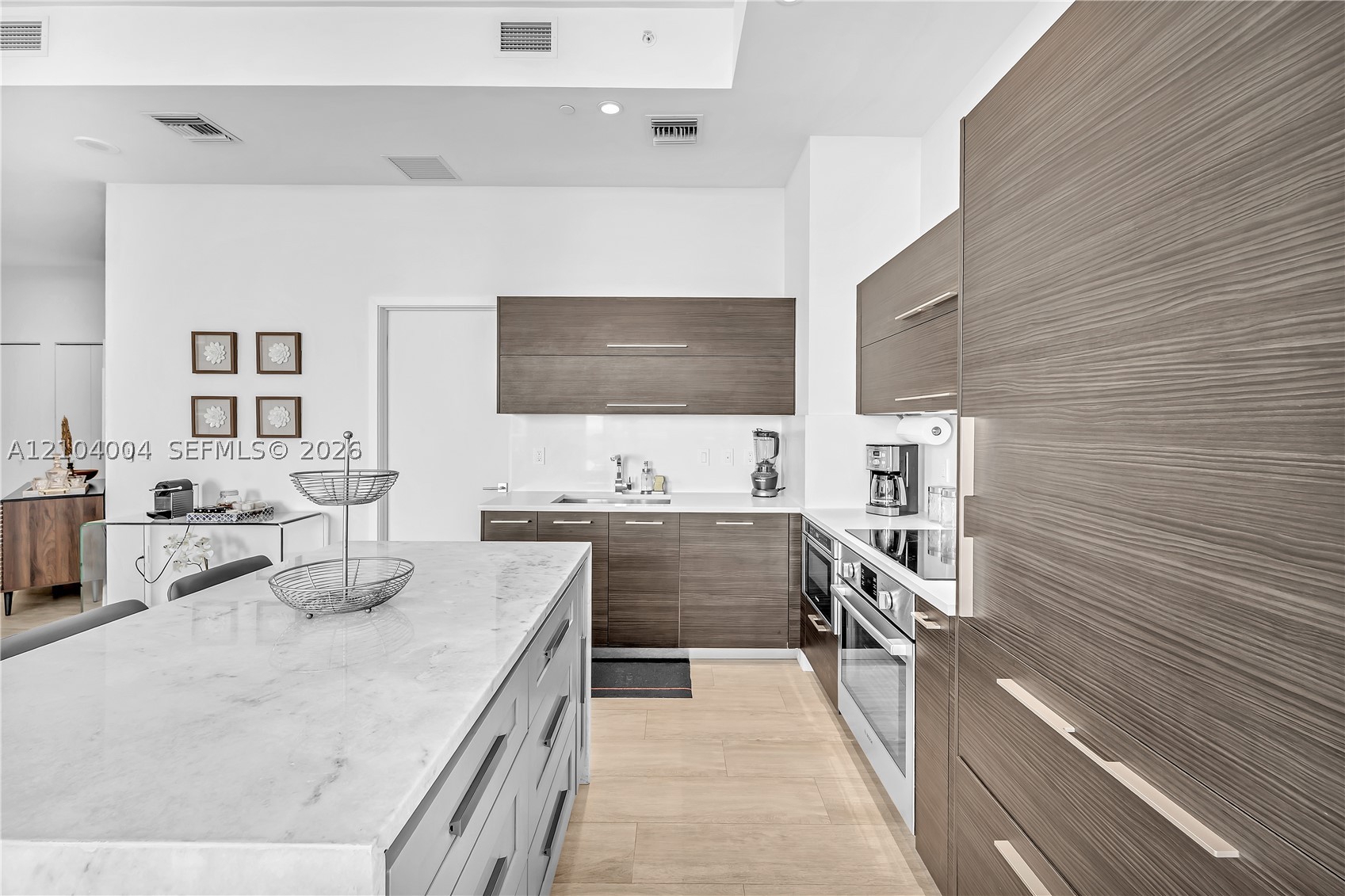 45 SW 9th St #4501, Miami FL 33130