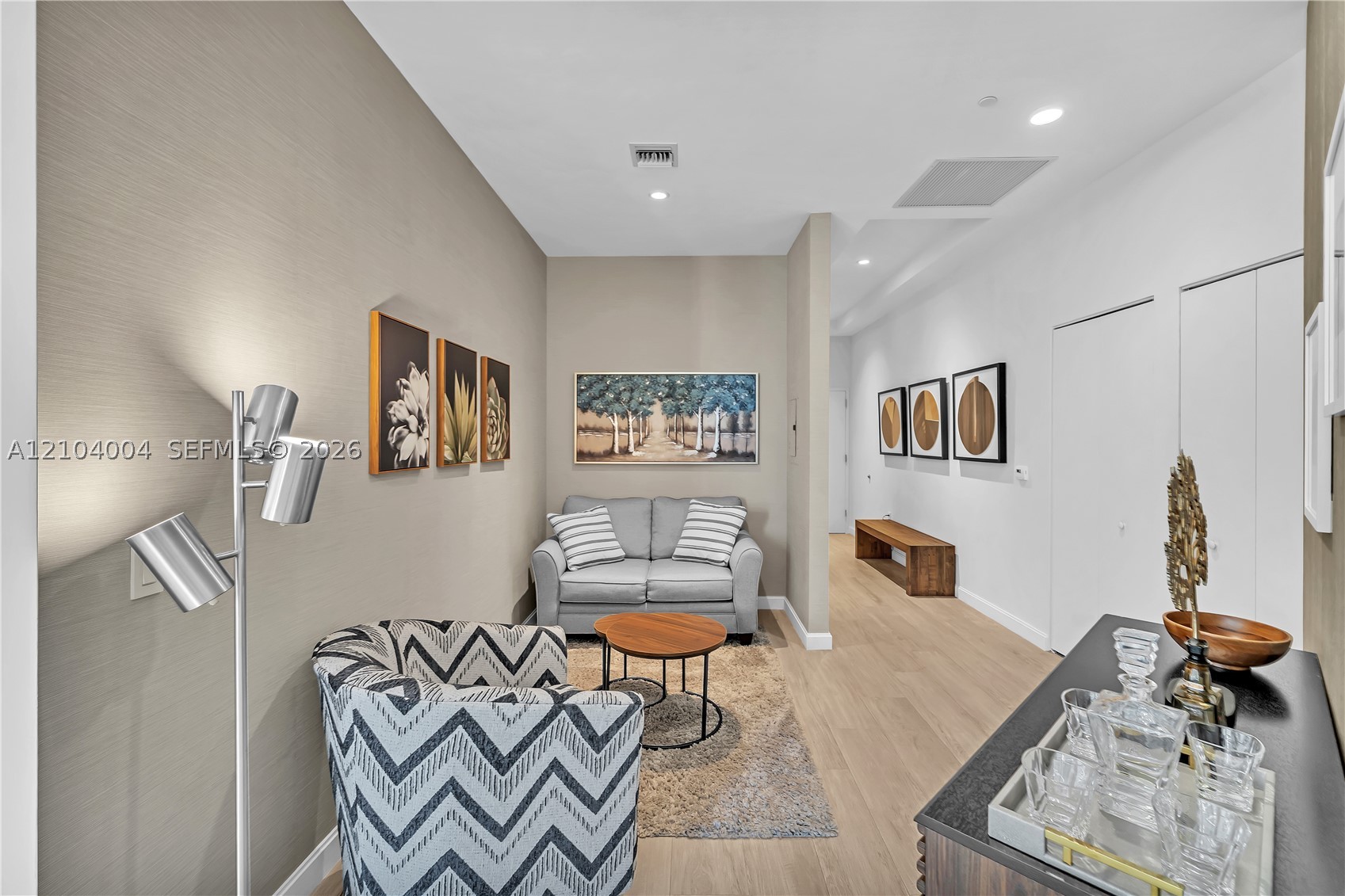 45 SW 9th St #4501, Miami FL 33130
