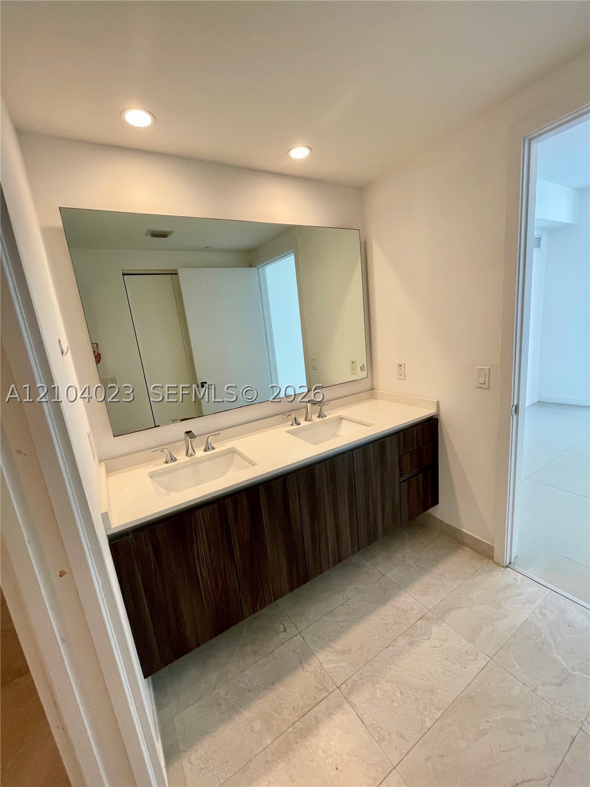 488 NE 18th St #2204, Miami FL 33132