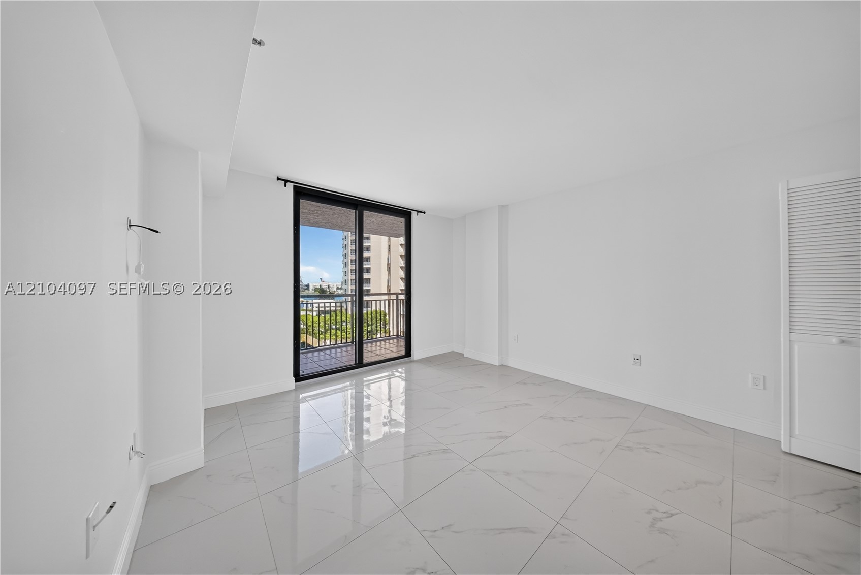 540 Brickell Key Dr #916, Miami FL 33131