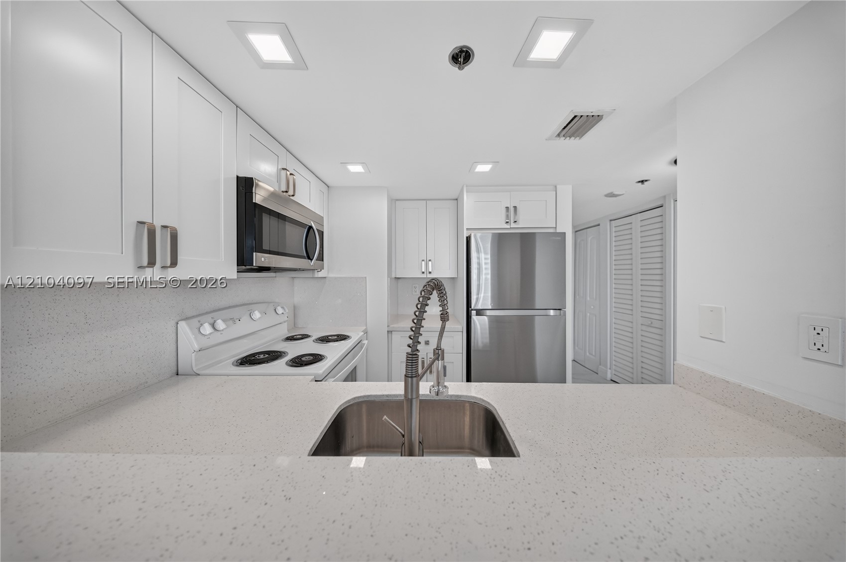 540 Brickell Key Dr #916, Miami FL 33131
