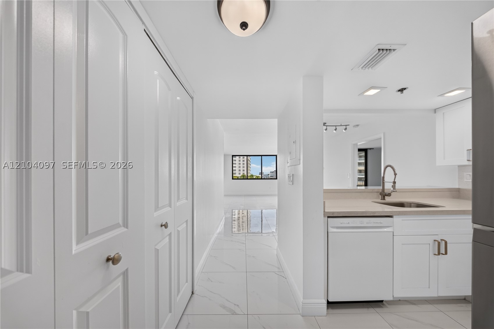 540 Brickell Key Dr #916, Miami FL 33131