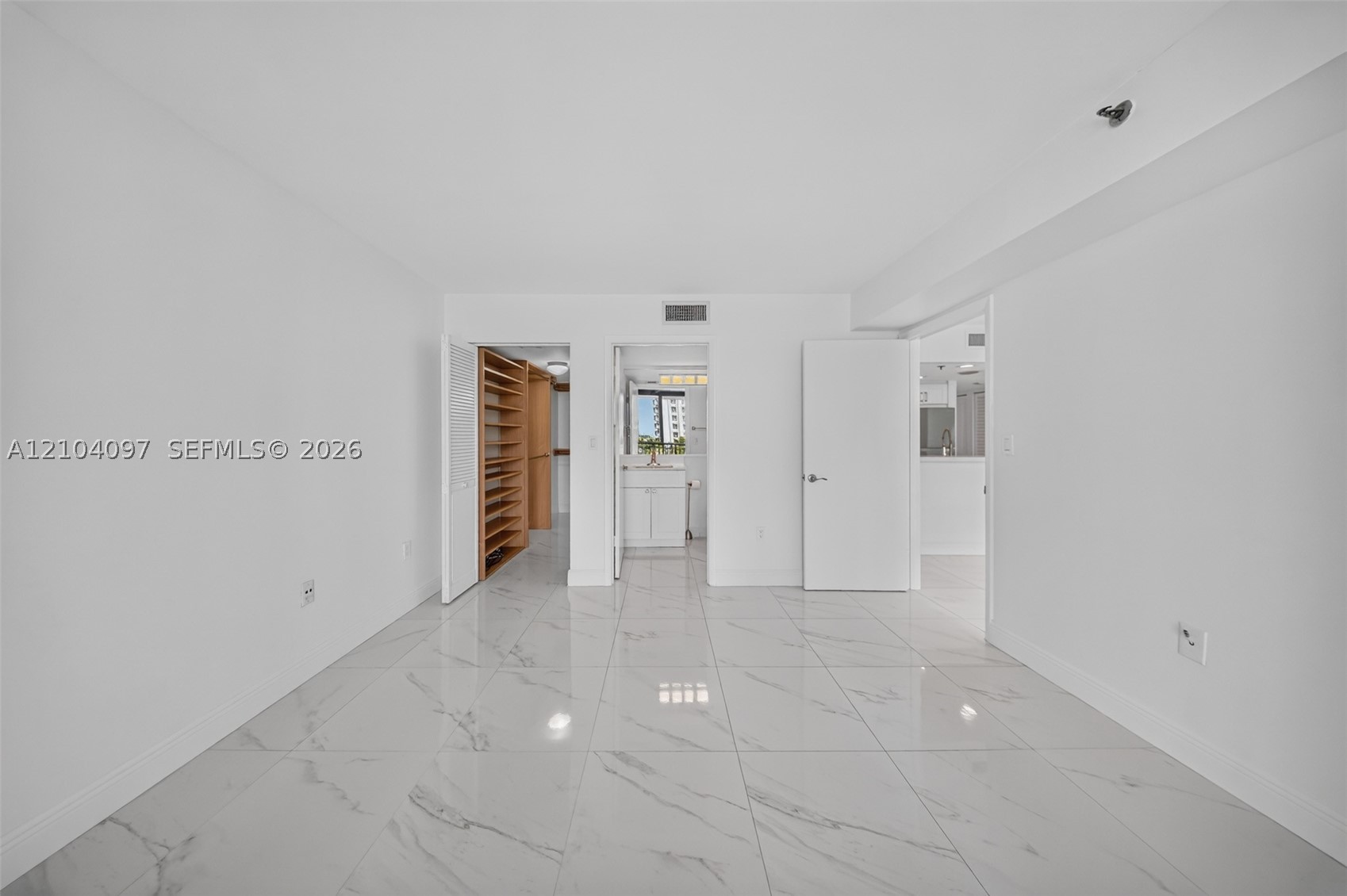 540 Brickell Key Dr #916, Miami FL 33131