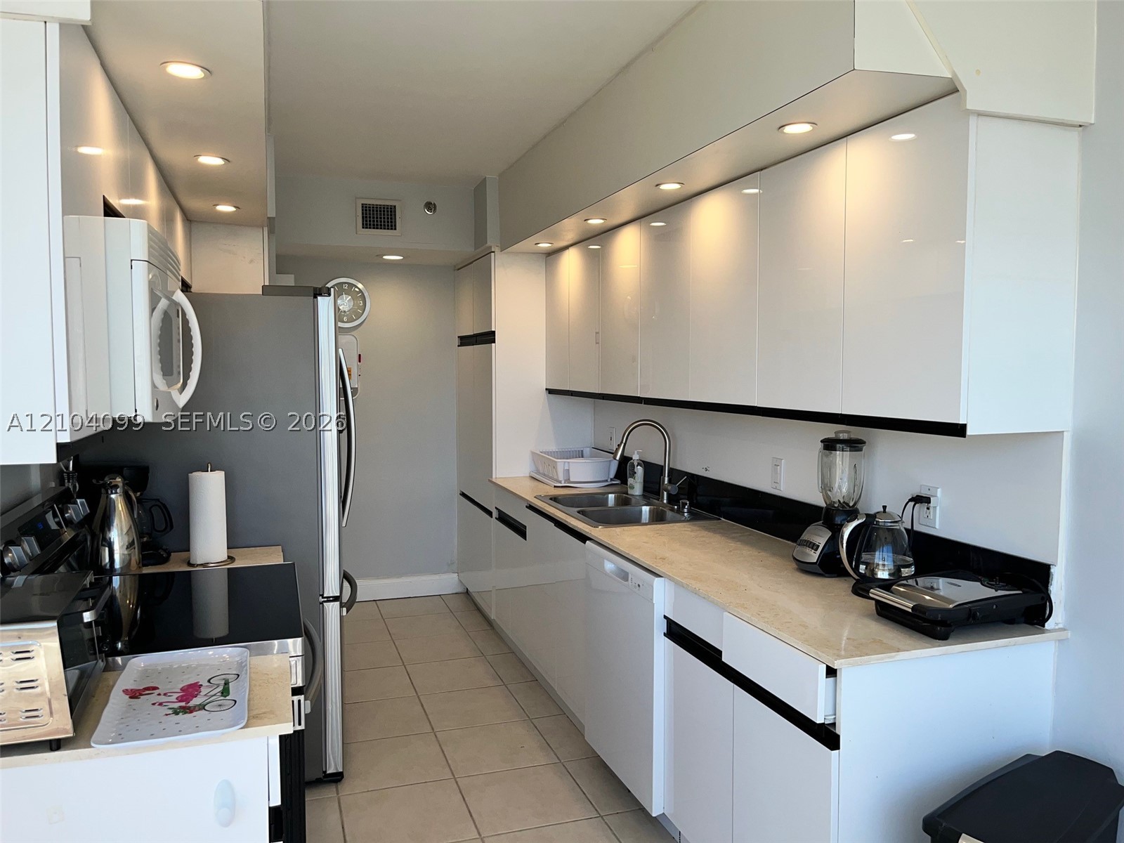 1000 W Island Blvd #2707, Aventura FL 33160