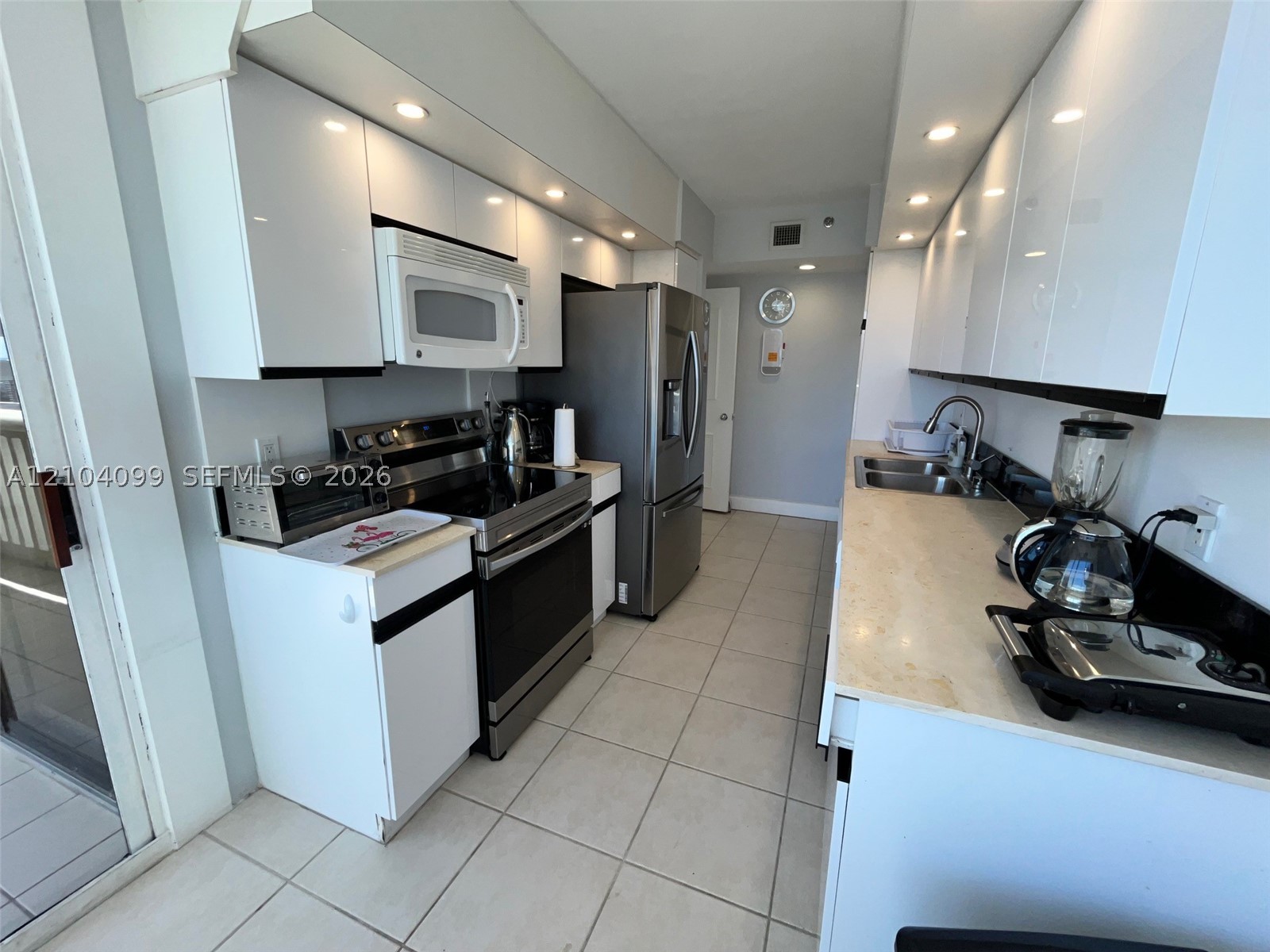 1000 W Island Blvd #2707, Aventura FL 33160