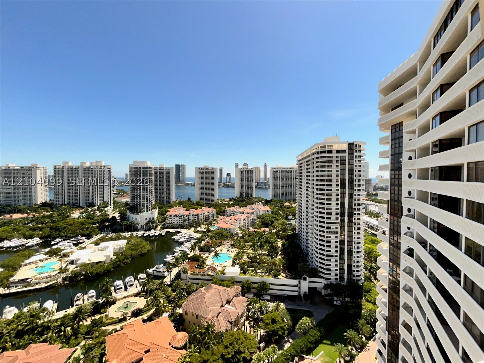 1000 W Island Blvd #2707, Aventura FL 33160