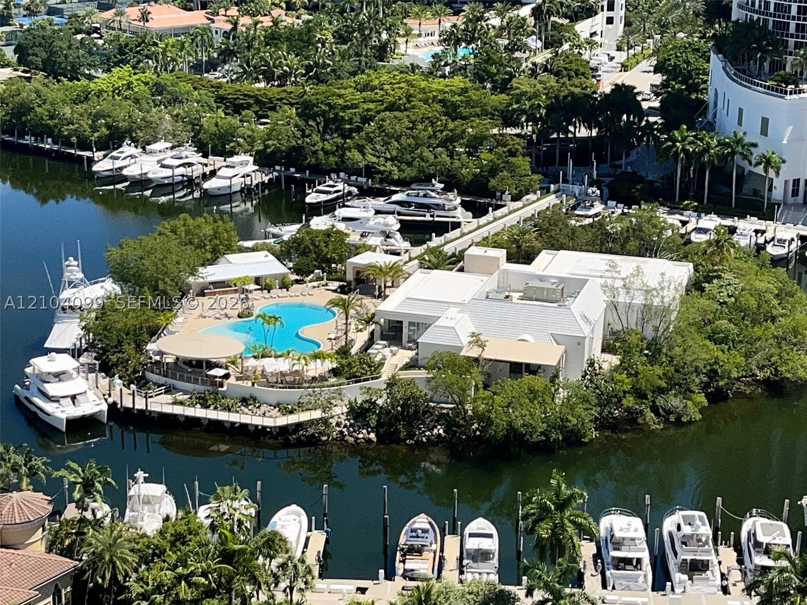 1000 W Island Blvd #2707, Aventura FL 33160