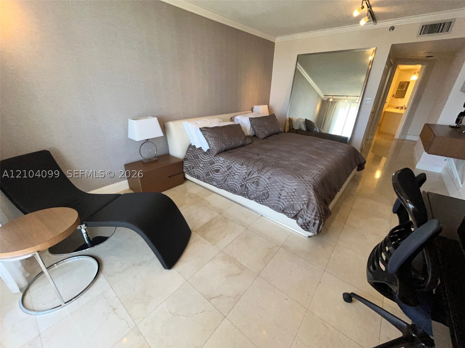 1000 W Island Blvd #2707, Aventura FL 33160