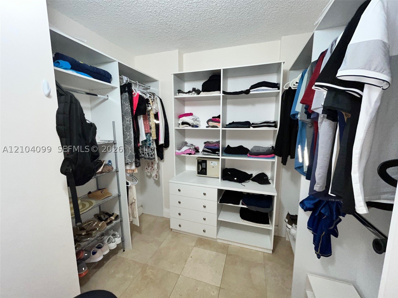 1000 W Island Blvd #2707, Aventura FL 33160