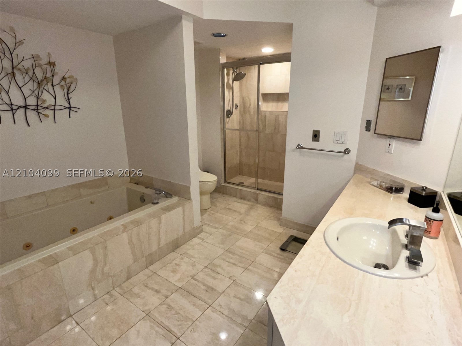 1000 W Island Blvd #2707, Aventura FL 33160