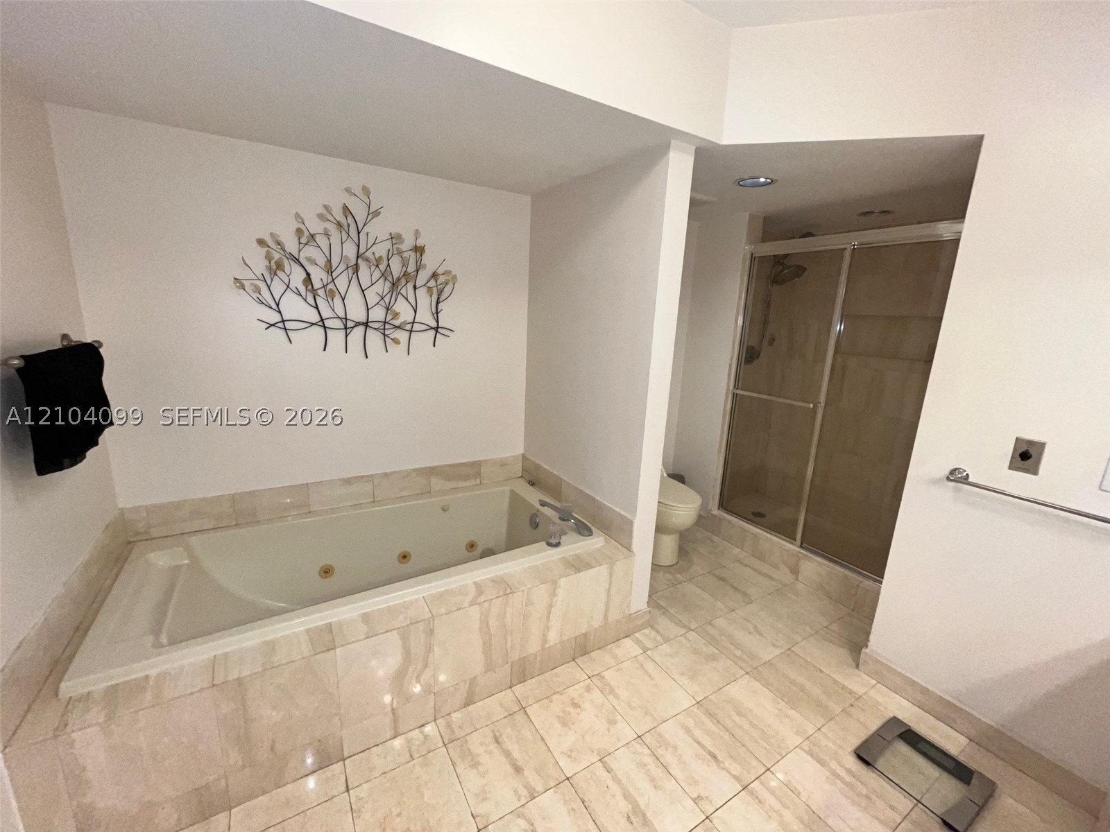 1000 W Island Blvd #2707, Aventura FL 33160