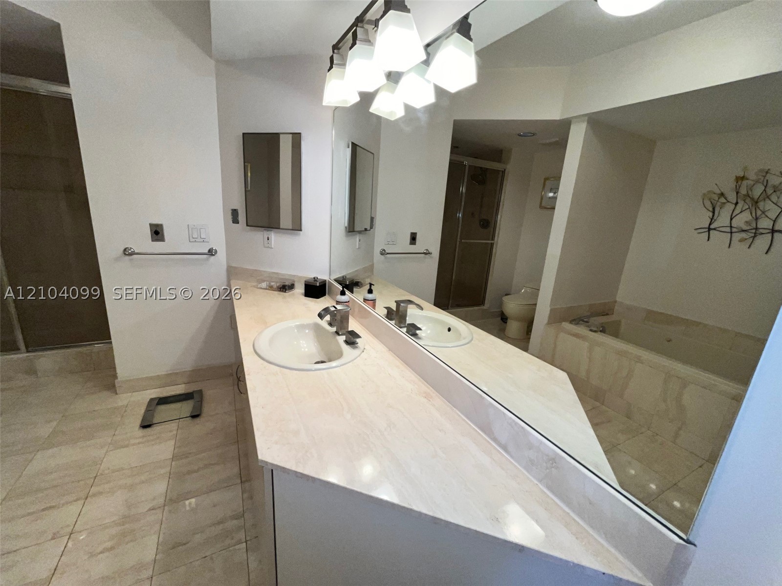 1000 W Island Blvd #2707, Aventura FL 33160