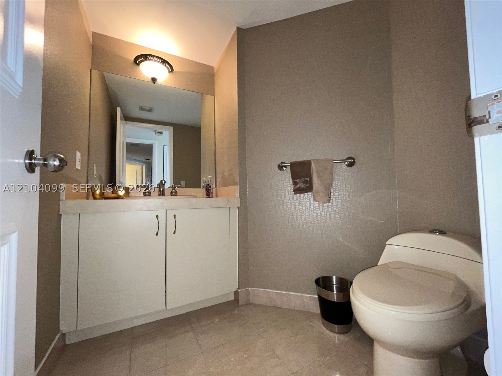1000 W Island Blvd #2707, Aventura FL 33160
