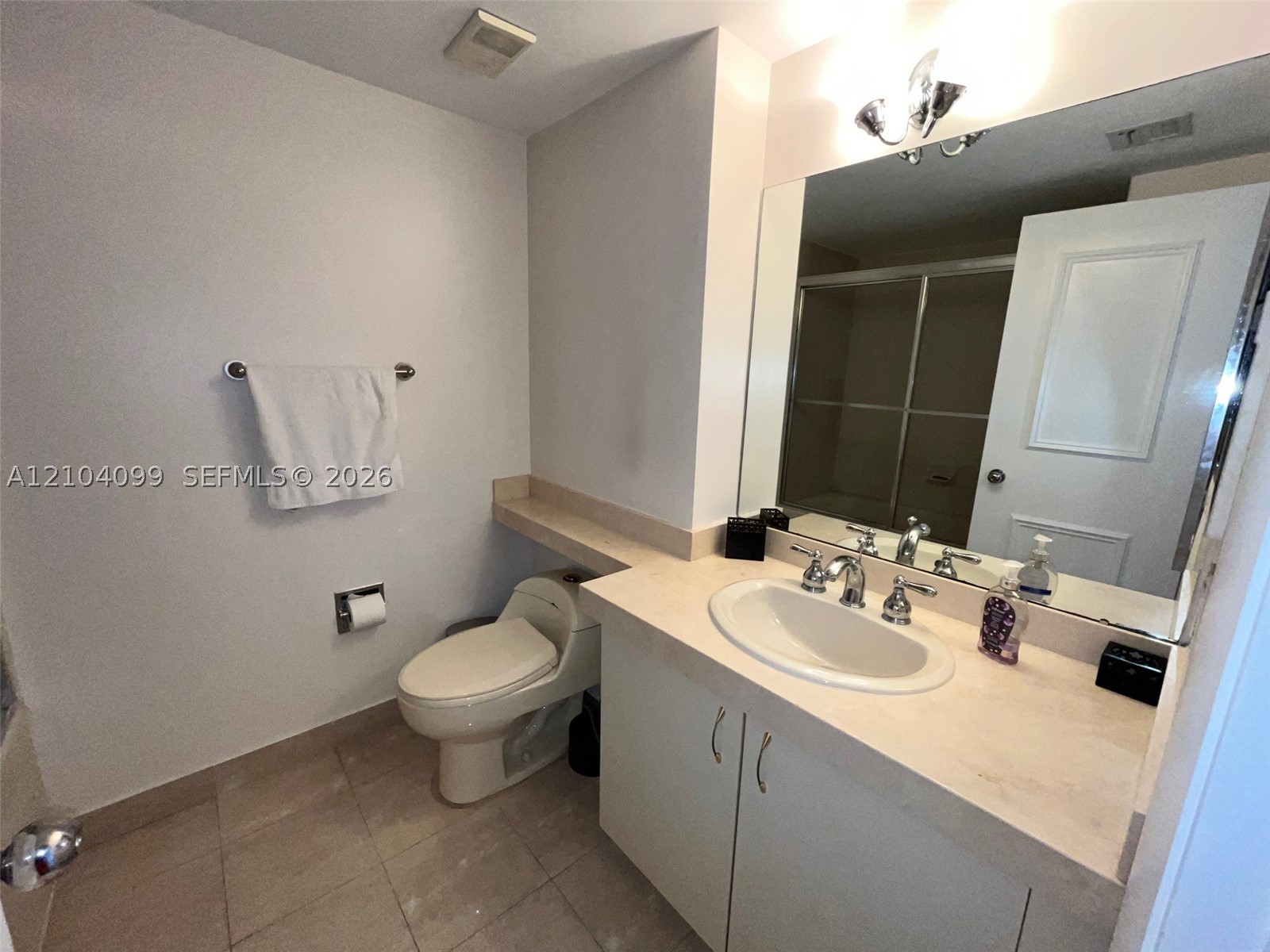 1000 W Island Blvd #2707, Aventura FL 33160