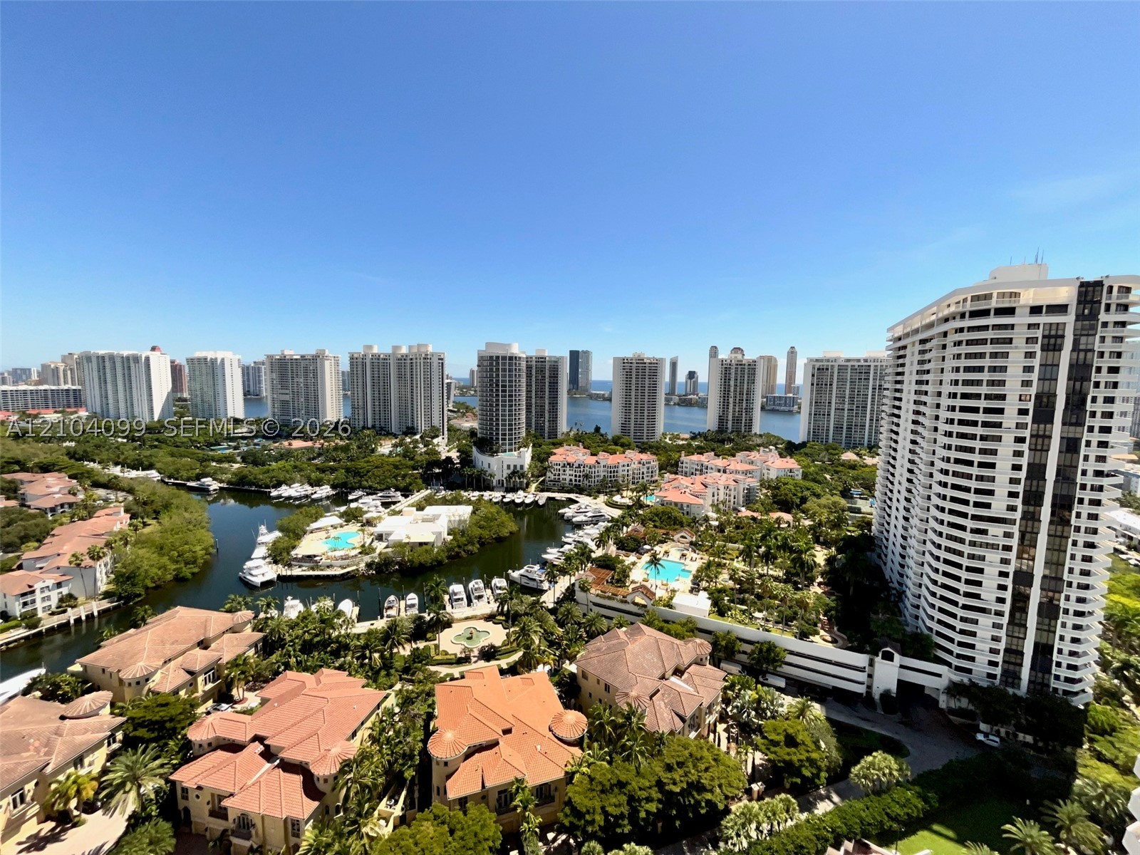 1000 W Island Blvd #2707, Aventura FL 33160