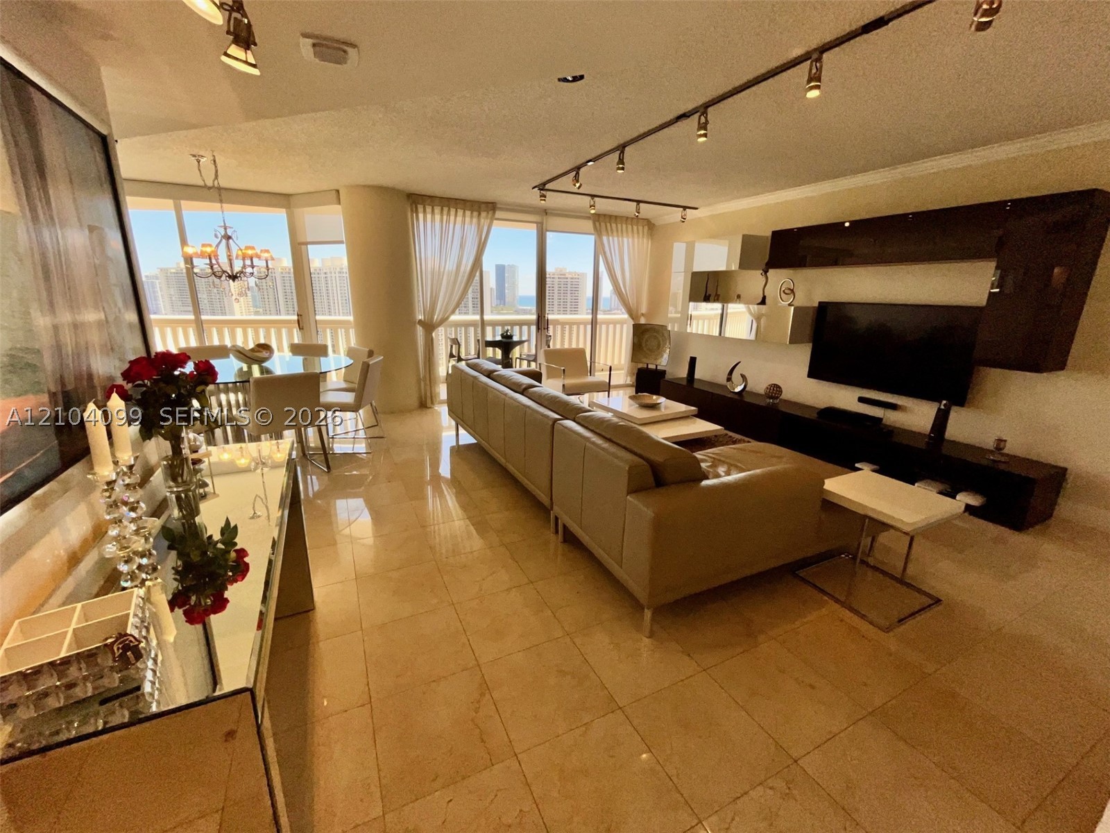 1000 W Island Blvd #2707, Aventura FL 33160