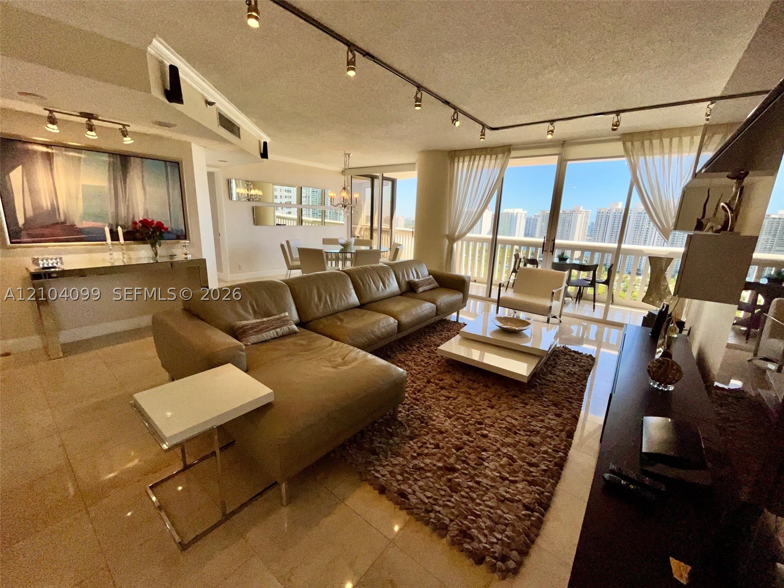 1000 W Island Blvd #2707, Aventura FL 33160