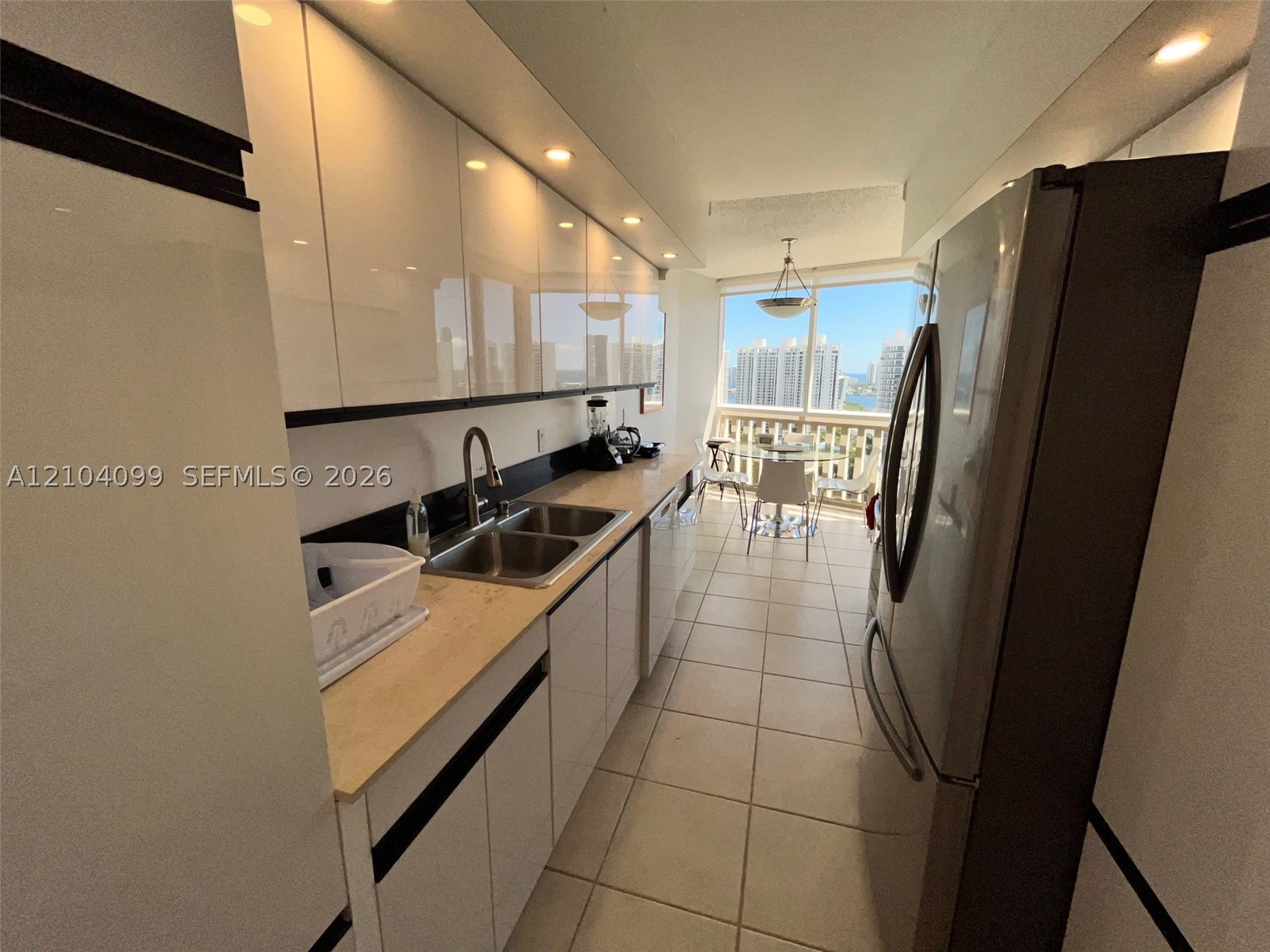 1000 W Island Blvd #2707, Aventura FL 33160