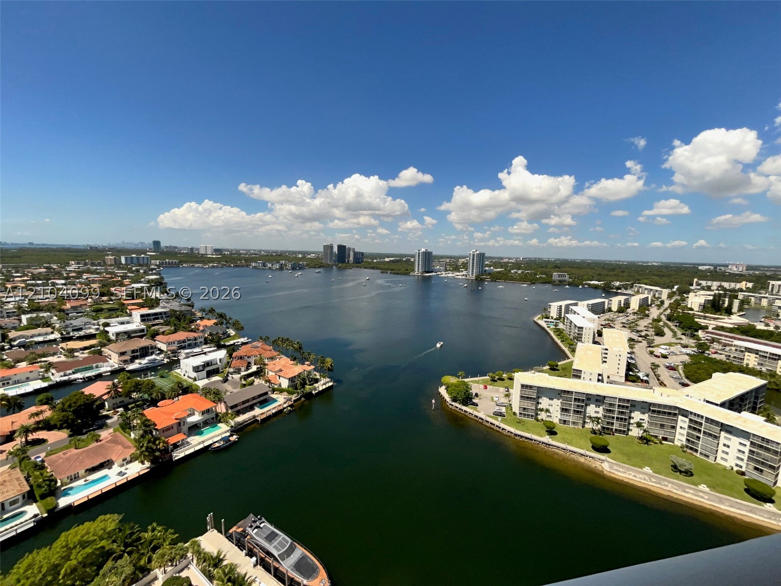 1000 W Island Blvd #2707, Aventura FL 33160