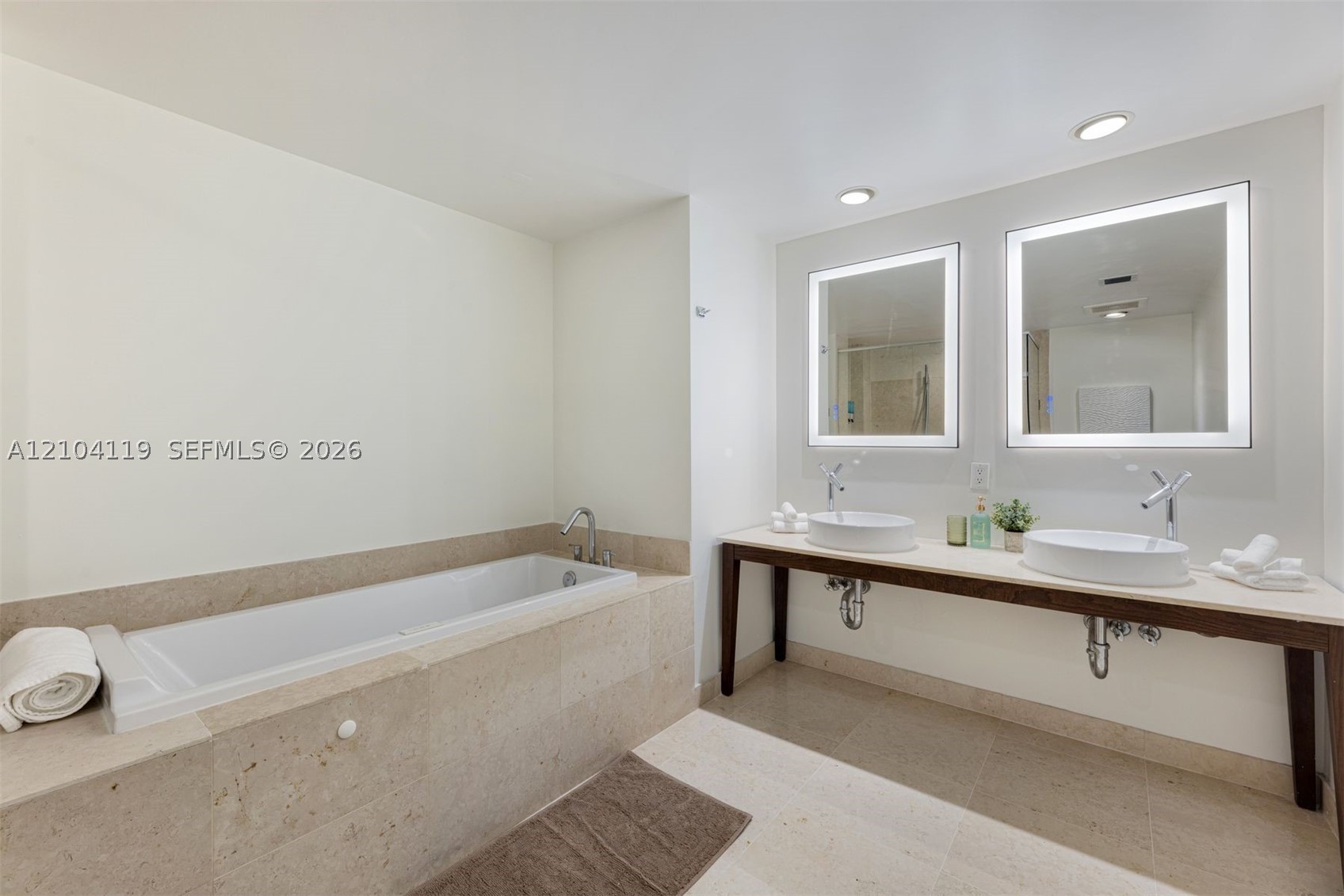 485 Brickell Ave #4804, Miami FL 33131