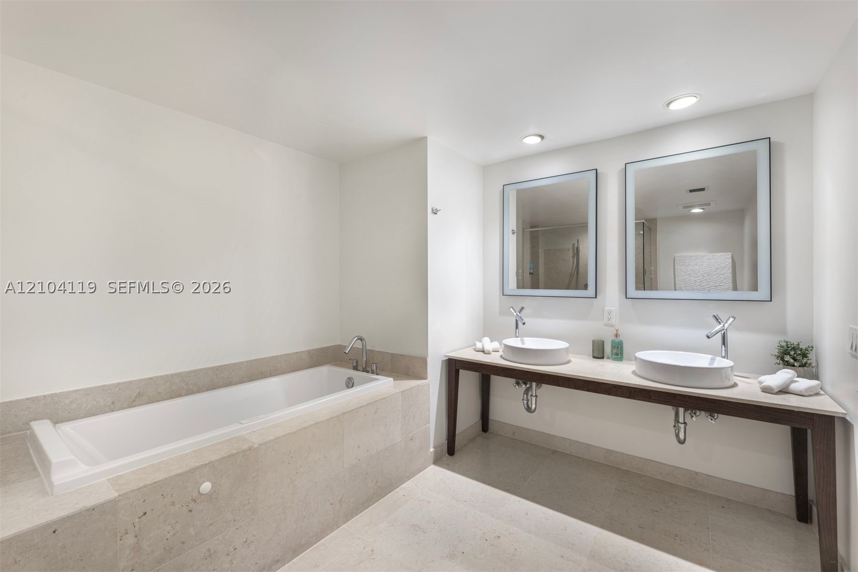 485 Brickell Ave #4804, Miami FL 33131