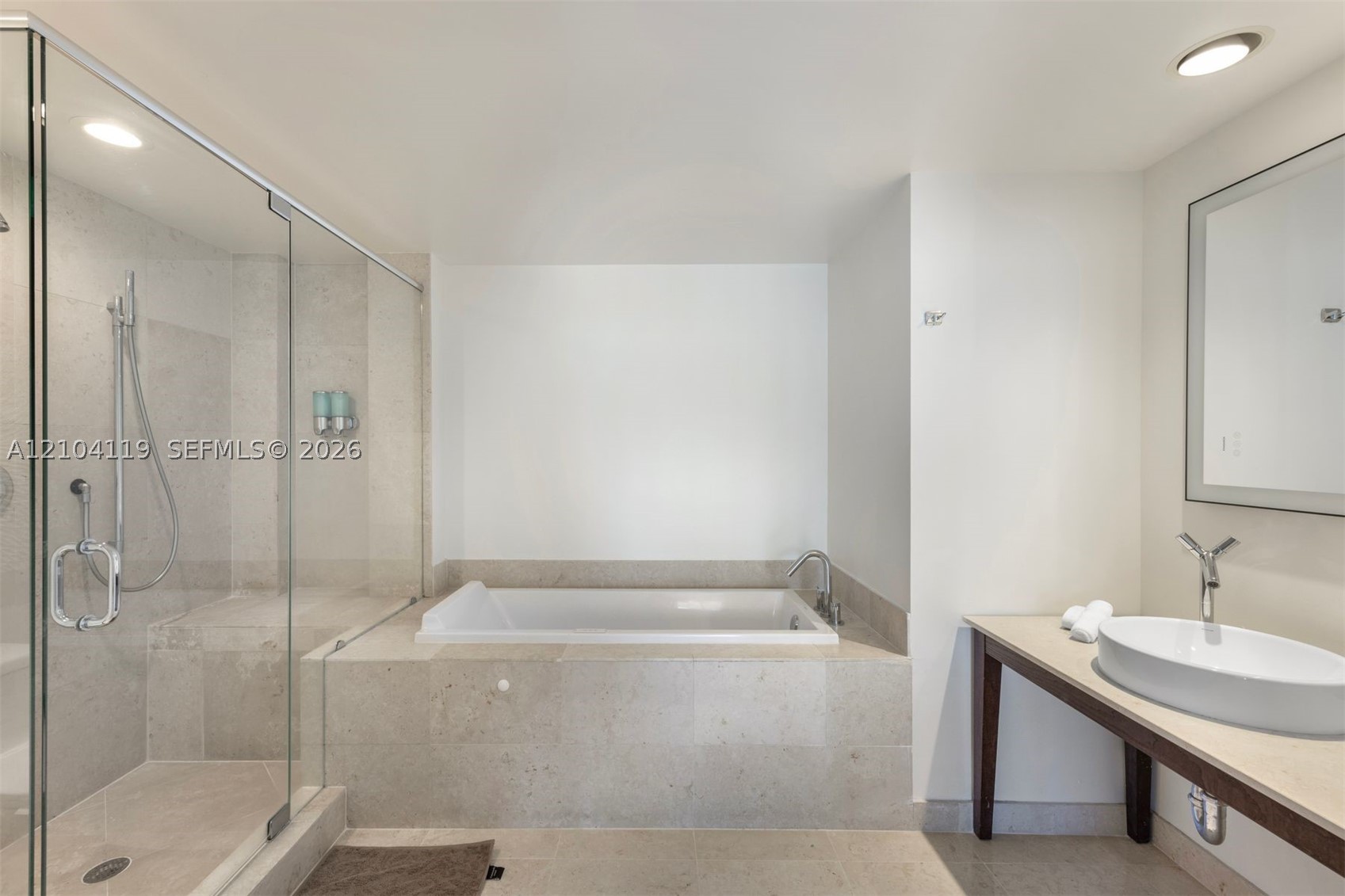 485 Brickell Ave #4804, Miami FL 33131