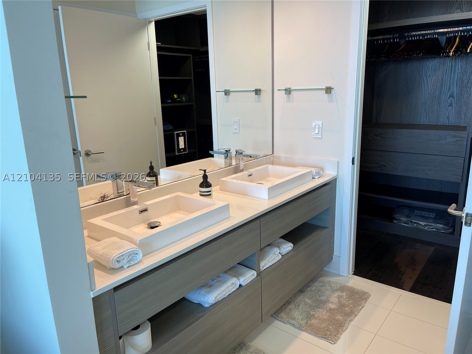 460 NE 28th St #3706, Miami FL 33137