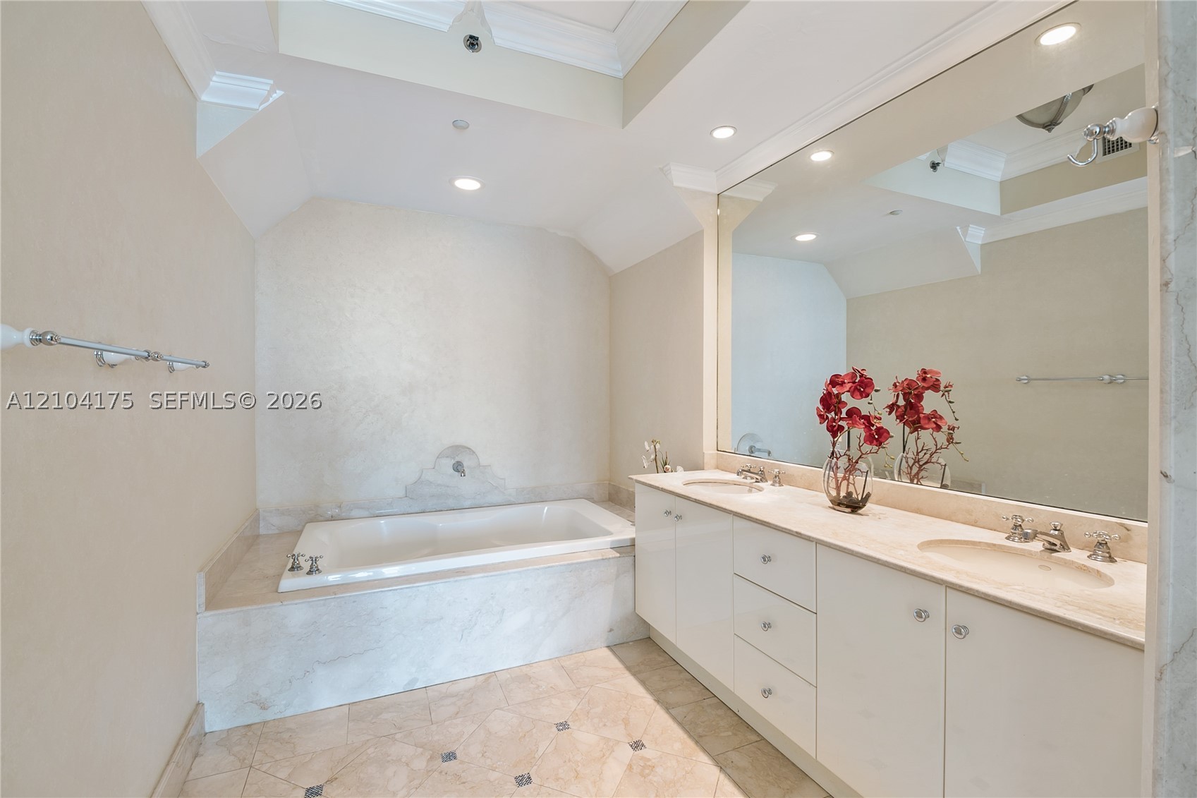 100 S Pointe Dr #2902, Miami Beach FL 33139